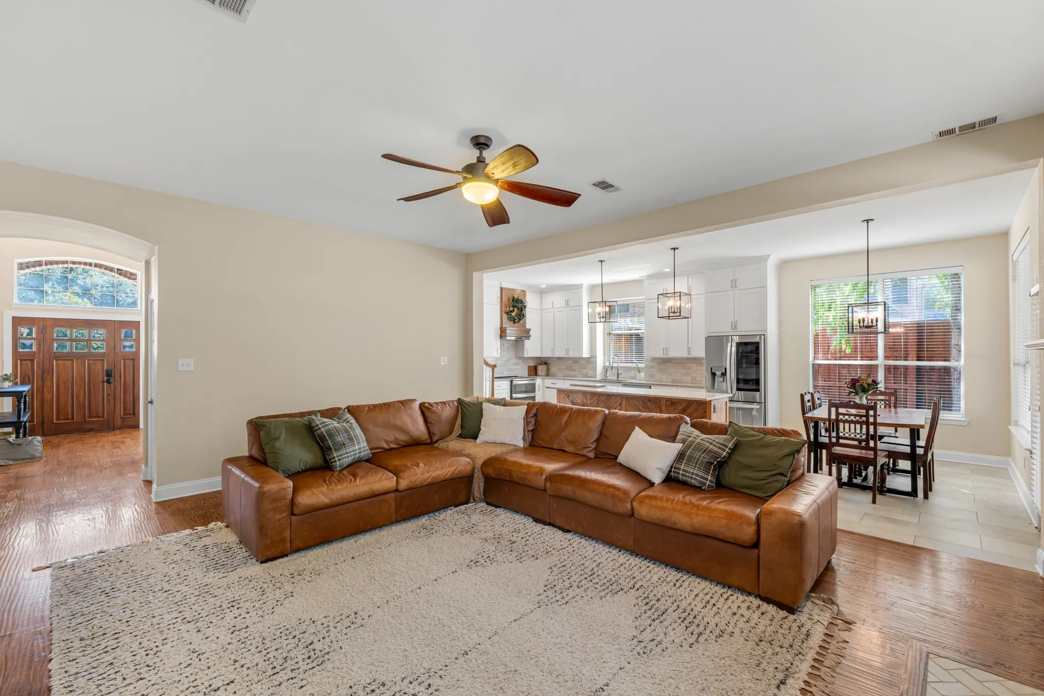Single Family Residence For Sale in Denton County , 1620 Mc Greg Lane, Carrollton, Texas 75010, 4 Bedroom, 4 Bathroom, 3 Garage spaces, 3,487 Sqft, built in 2000, mls#21387714, Real Estate Agent in Carrollton, Homes For Sale in Denton county, Homes For Sale in Carrollton, Realtor in Carrollton Texas, Real Estate Brokerage Independent Realty Texas, Luminita Cordes Realtor