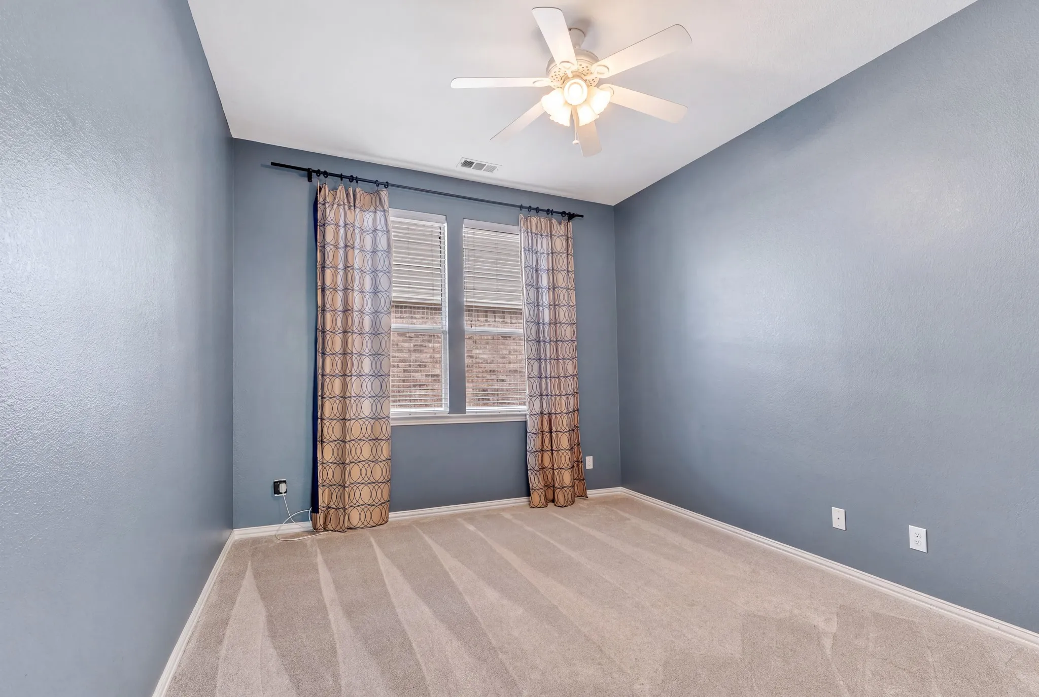 Single Family Residence For Sale in Denton County , 1620 Mc Greg Lane, Carrollton, Texas 75010, 4 Bedroom, 4 Bathroom, 3 Garage spaces, 3,487 Sqft, built in 2000, mls#21387714, Real Estate Agent in Carrollton, Homes For Sale in Denton county, Homes For Sale in Carrollton, Realtor in Carrollton Texas, Real Estate Brokerage Independent Realty Texas, Luminita Cordes Realtor