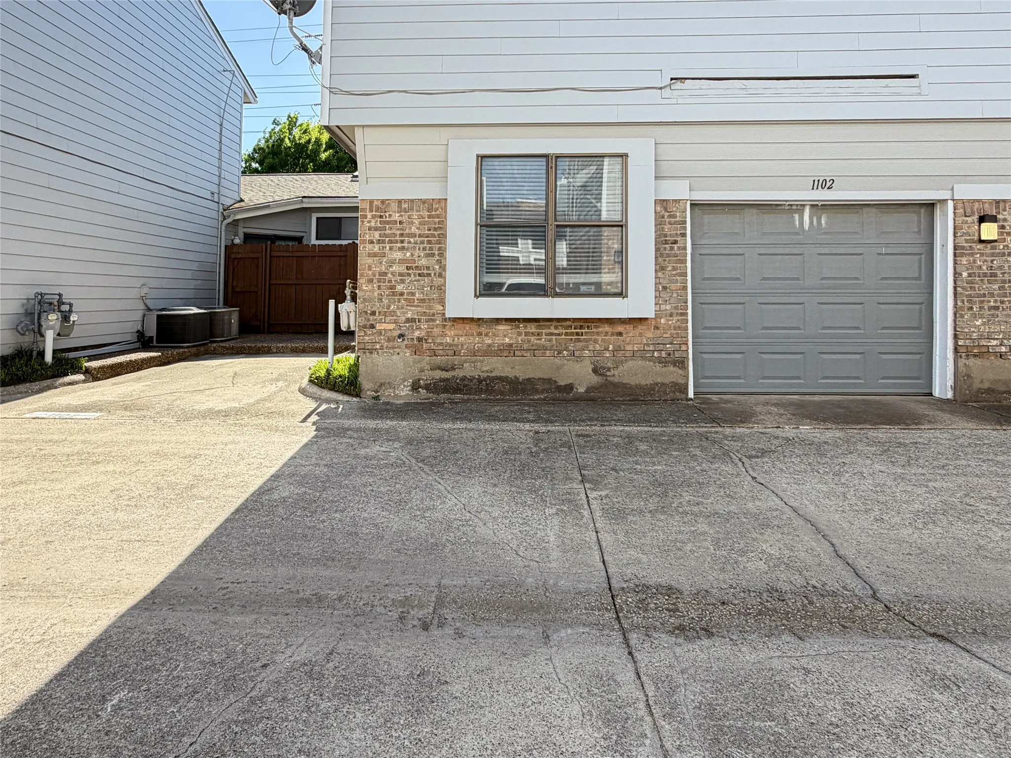 Condominium For Sale in Collin County , 17490 Meandering Way 1102, Dallas, Texas 75252, 2 Bedroom, 2 Bathroom, 1 Garage spaces, 955 Sqft, built in 1983, mls#21390078, Real Estate Agent in Dallas, Homes For Sale in Collin county, Homes For Sale in Dallas, Realtor in Dallas Texas, Real Estate Brokerage Independent Realty Texas, Luminita Cordes Realtor
