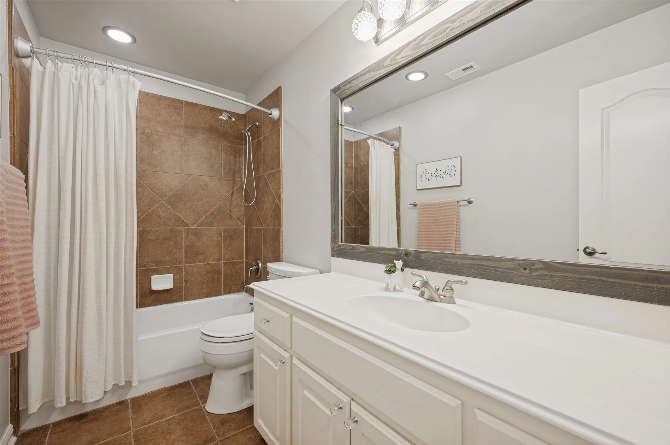 Single Family Residence For Sale in Collin County , 2570 BENDBROOK Trail, Prosper, Texas 75078, 5 Bedroom, 4 Bathroom, 3 Garage spaces, 4,019 Sqft, built in 2002, mls#21388863, Real Estate Agent in Prosper, Homes For Sale in Collin county, Homes For Sale in Prosper, Realtor in Prosper Texas, Real Estate Brokerage Independent Realty Texas, Luminita Cordes Realtor