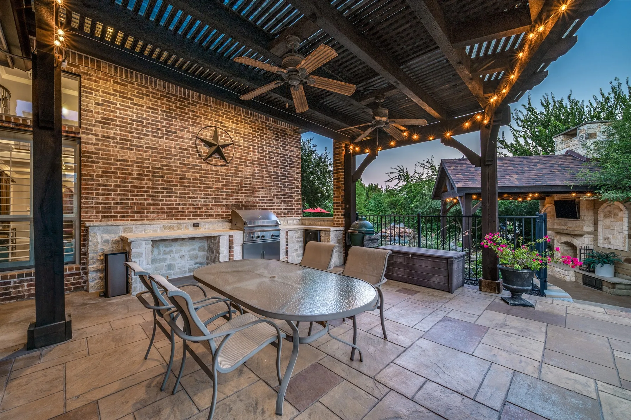 Single Family Residence For Sale in Collin County , 2570 BENDBROOK Trail, Prosper, Texas 75078, 5 Bedroom, 4 Bathroom, 3 Garage spaces, 4,019 Sqft, built in 2002, mls#21388863, Real Estate Agent in Prosper, Homes For Sale in Collin county, Homes For Sale in Prosper, Realtor in Prosper Texas, Real Estate Brokerage Independent Realty Texas, Luminita Cordes Realtor