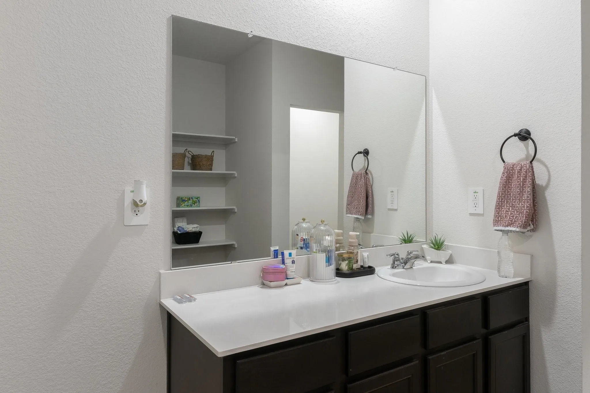 Single Family Residence For Sale in Ellis County , 884 Jett Drive, Ferris, Texas 75125, 4 Bedroom, 3 Bathroom, 2 Garage spaces, 2,396 Sqft, built in 2023, mls#21382078, Real Estate Agent in Ferris, Homes For Sale in Ellis county, Homes For Sale in Ferris, Realtor in Ferris Texas, Real Estate Brokerage Independent Realty Texas, Luminita Cordes Realtor