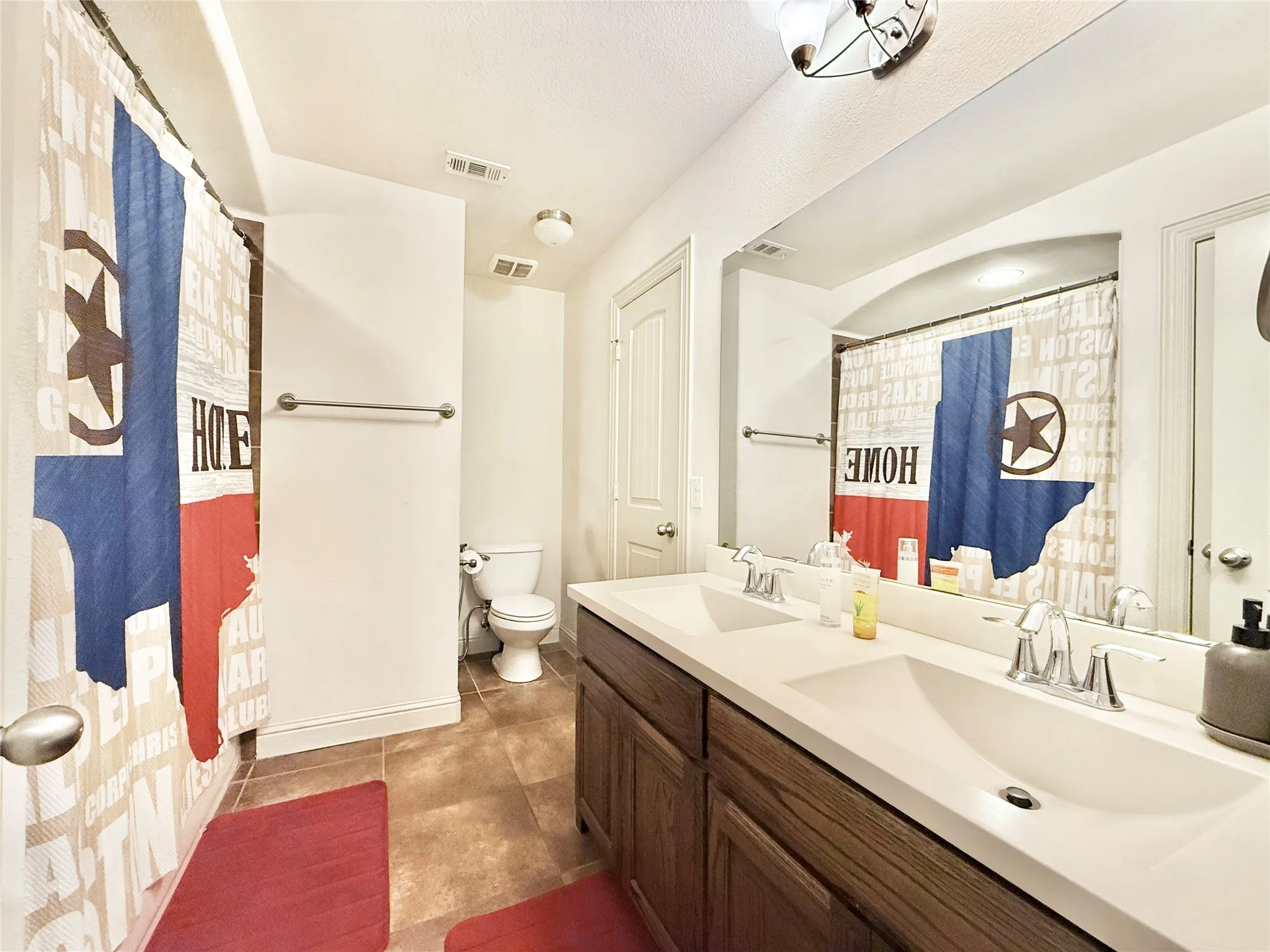Common Bath upstairs