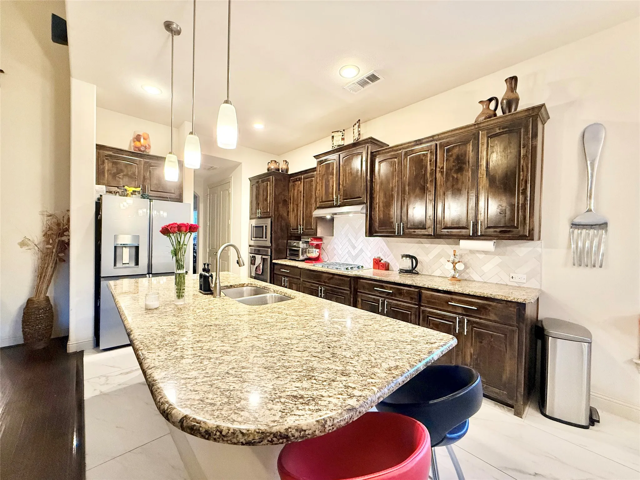 Single Family Residence For Sale in Dallas County , 220 Rolling Fork Bend, Irving, Texas 75039, 4 Bedroom, 4 Bathroom, 2 Garage spaces, 3,266 Sqft, built in 2012, mls#21389902, Real Estate Agent in Irving, Homes For Sale in Dallas county, Homes For Sale in Irving, Realtor in Irving Texas, Real Estate Brokerage Independent Realty Texas, Luminita Cordes Realtor