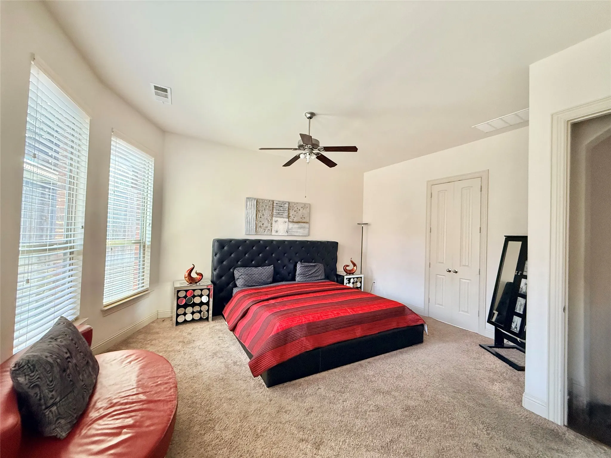 Single Family Residence For Sale in Dallas County , 220 Rolling Fork Bend, Irving, Texas 75039, 4 Bedroom, 4 Bathroom, 2 Garage spaces, 3,266 Sqft, built in 2012, mls#21389902, Real Estate Agent in Irving, Homes For Sale in Dallas county, Homes For Sale in Irving, Realtor in Irving Texas, Real Estate Brokerage Independent Realty Texas, Luminita Cordes Realtor
