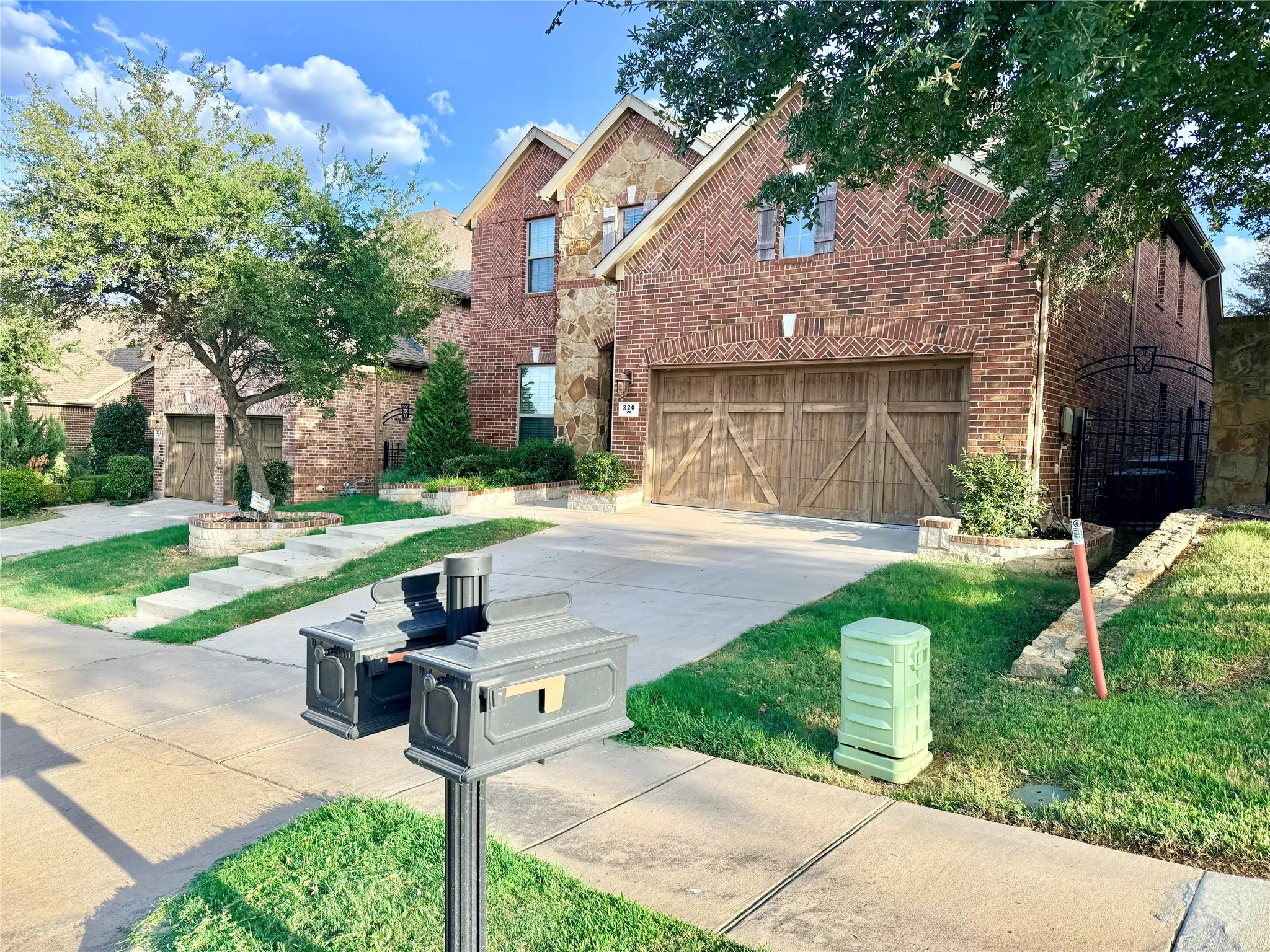 Single Family Residence For Sale in Dallas County , 220 Rolling Fork Bend, Irving, Texas 75039, 4 Bedroom, 4 Bathroom, 2 Garage spaces, 3,266 Sqft, built in 2012, mls#21389902, Real Estate Agent in Irving, Homes For Sale in Dallas county, Homes For Sale in Irving, Realtor in Irving Texas, Real Estate Brokerage Independent Realty Texas, Luminita Cordes Realtor