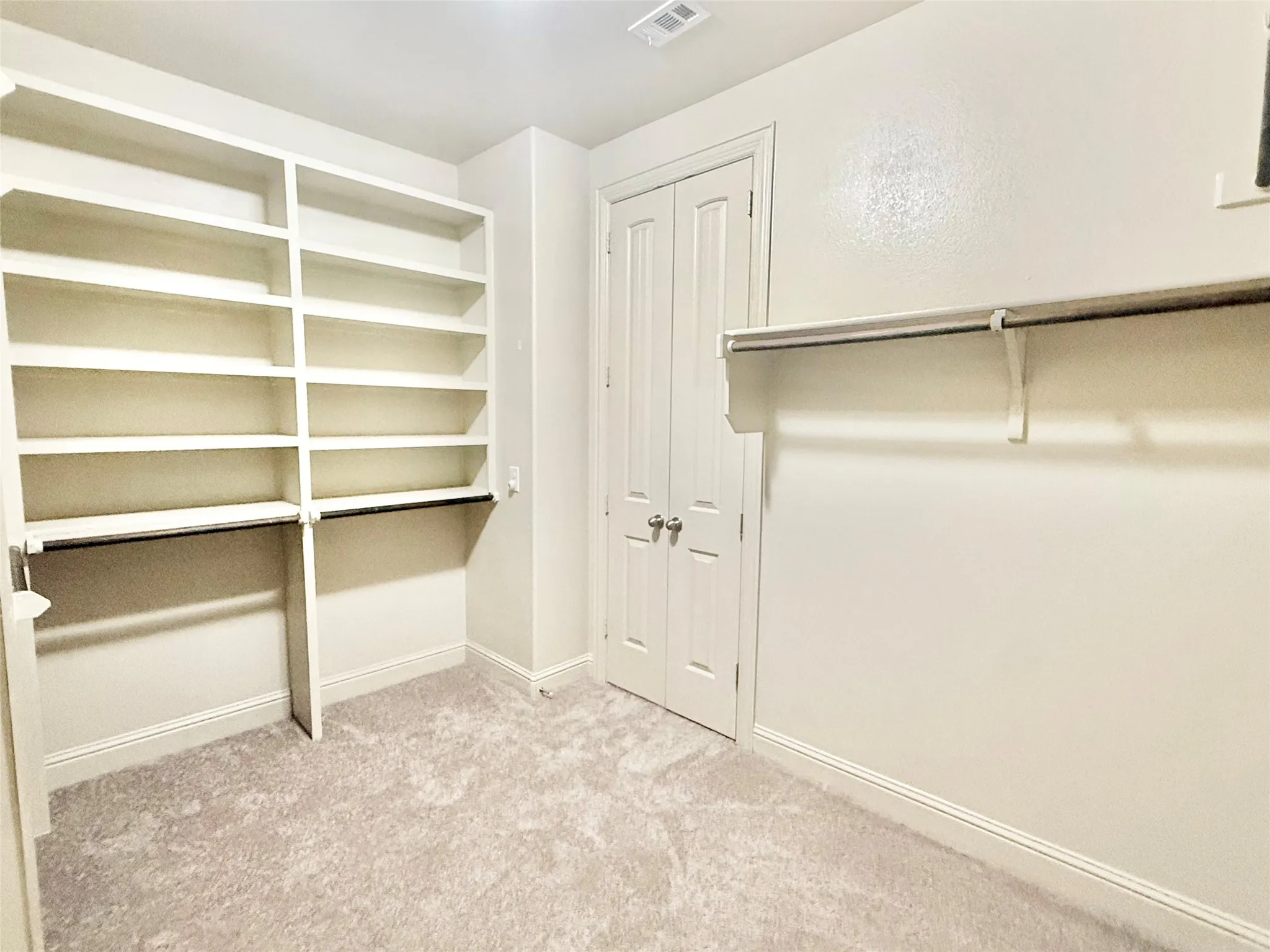 Single Family Residence For Sale in Dallas County , 220 Rolling Fork Bend, Irving, Texas 75039, 4 Bedroom, 4 Bathroom, 2 Garage spaces, 3,266 Sqft, built in 2012, mls#21389902, Real Estate Agent in Irving, Homes For Sale in Dallas county, Homes For Sale in Irving, Realtor in Irving Texas, Real Estate Brokerage Independent Realty Texas, Luminita Cordes Realtor
