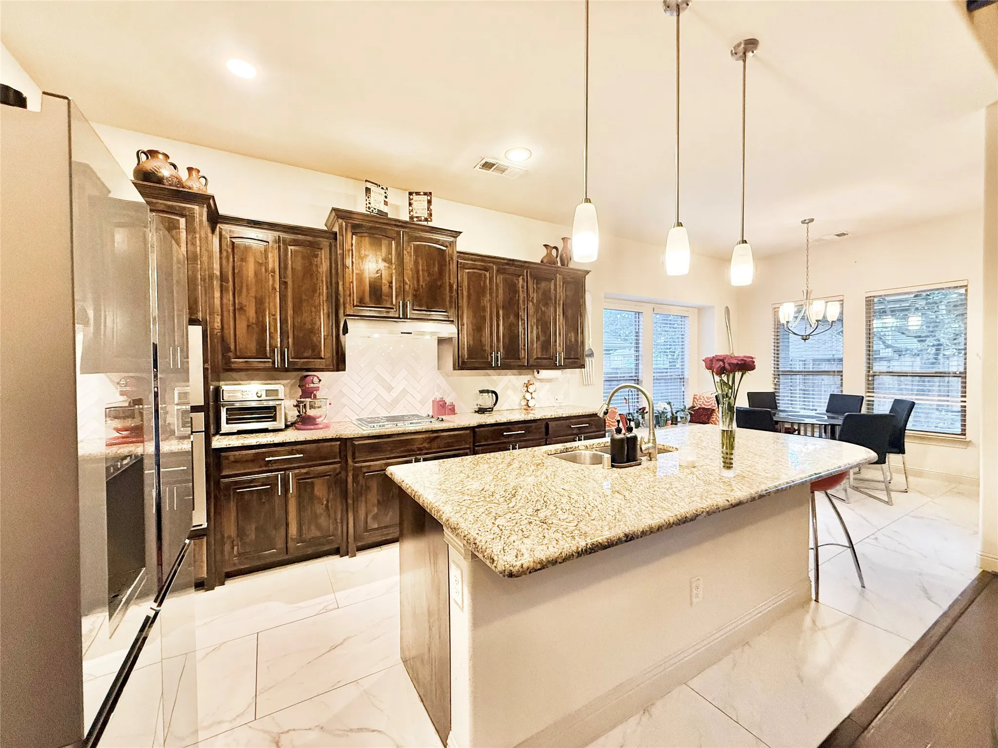 Single Family Residence For Sale in Dallas County , 220 Rolling Fork Bend, Irving, Texas 75039, 4 Bedroom, 4 Bathroom, 2 Garage spaces, 3,266 Sqft, built in 2012, mls#21389902, Real Estate Agent in Irving, Homes For Sale in Dallas county, Homes For Sale in Irving, Realtor in Irving Texas, Real Estate Brokerage Independent Realty Texas, Luminita Cordes Realtor