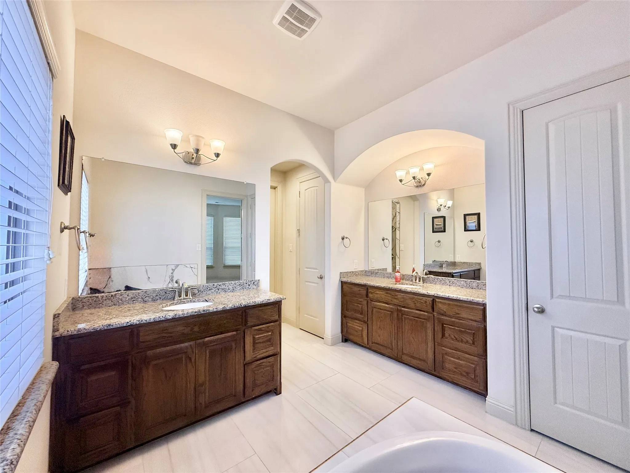 Single Family Residence For Sale in Dallas County , 220 Rolling Fork Bend, Irving, Texas 75039, 4 Bedroom, 4 Bathroom, 2 Garage spaces, 3,266 Sqft, built in 2012, mls#21389902, Real Estate Agent in Irving, Homes For Sale in Dallas county, Homes For Sale in Irving, Realtor in Irving Texas, Real Estate Brokerage Independent Realty Texas, Luminita Cordes Realtor