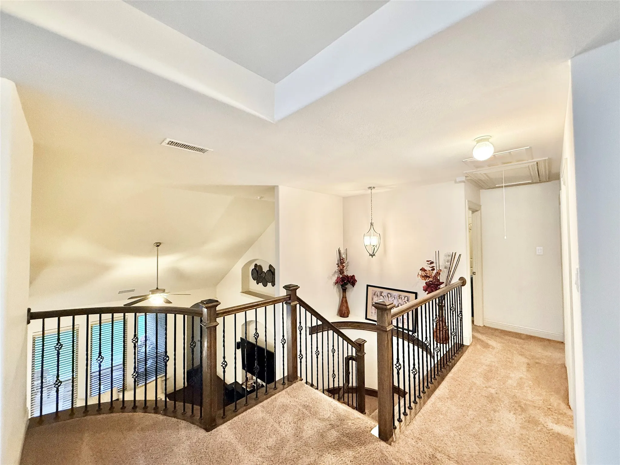 Single Family Residence For Sale in Dallas County , 220 Rolling Fork Bend, Irving, Texas 75039, 4 Bedroom, 4 Bathroom, 2 Garage spaces, 3,266 Sqft, built in 2012, mls#21389902, Real Estate Agent in Irving, Homes For Sale in Dallas county, Homes For Sale in Irving, Realtor in Irving Texas, Real Estate Brokerage Independent Realty Texas, Luminita Cordes Realtor