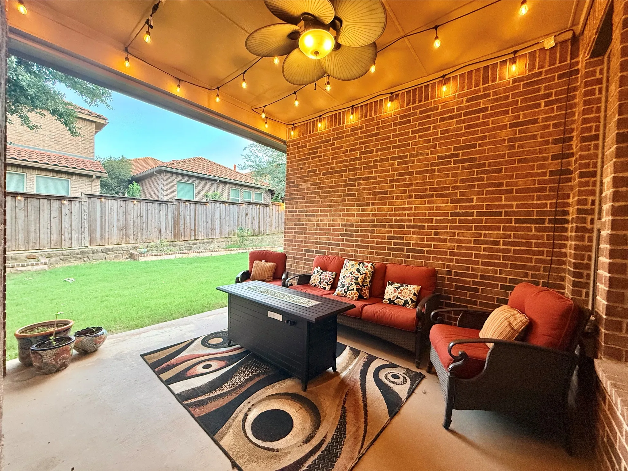 Single Family Residence For Sale in Dallas County , 220 Rolling Fork Bend, Irving, Texas 75039, 4 Bedroom, 4 Bathroom, 2 Garage spaces, 3,266 Sqft, built in 2012, mls#21389902, Real Estate Agent in Irving, Homes For Sale in Dallas county, Homes For Sale in Irving, Realtor in Irving Texas, Real Estate Brokerage Independent Realty Texas, Luminita Cordes Realtor