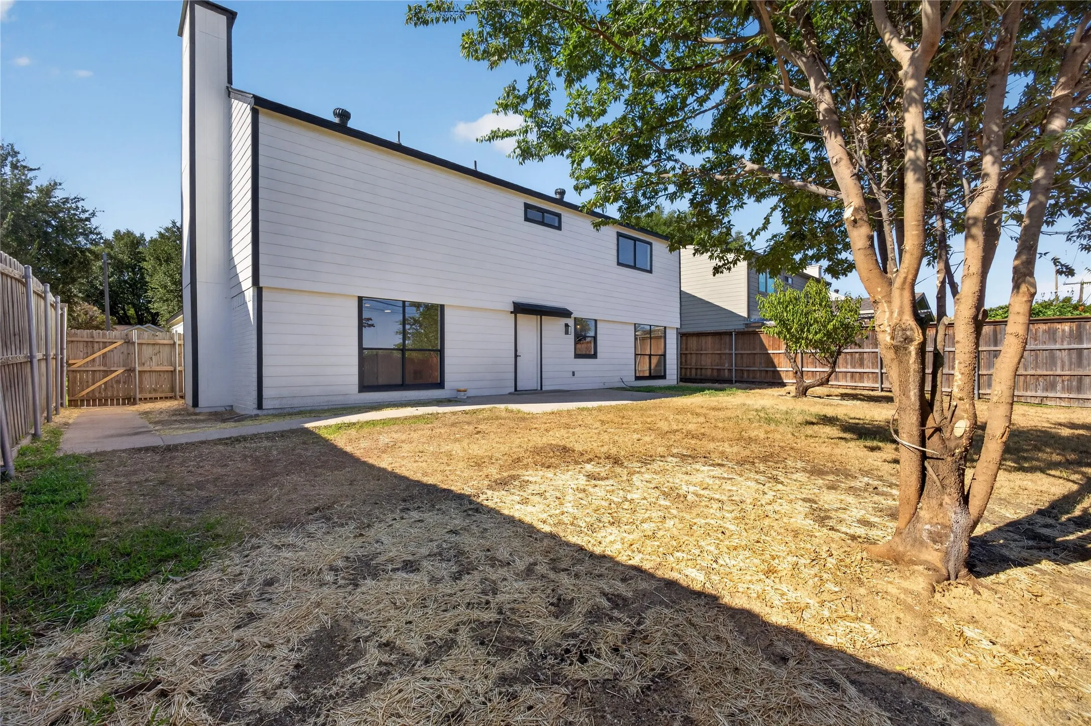 Single Family Residence For Sale in Tarrant County , 2630 Winslow Drive, Grand Prairie, Texas 75052, 4 Bedroom, 3 Bathroom, 2 Garage spaces, 2,332 Sqft, built in 1983, mls#21390050, Real Estate Agent in Grand Prairie, Homes For Sale in Tarrant county, Homes For Sale in Grand Prairie, Realtor in Grand Prairie Texas, Real Estate Brokerage Independent Realty Texas, Luminita Cordes Realtor