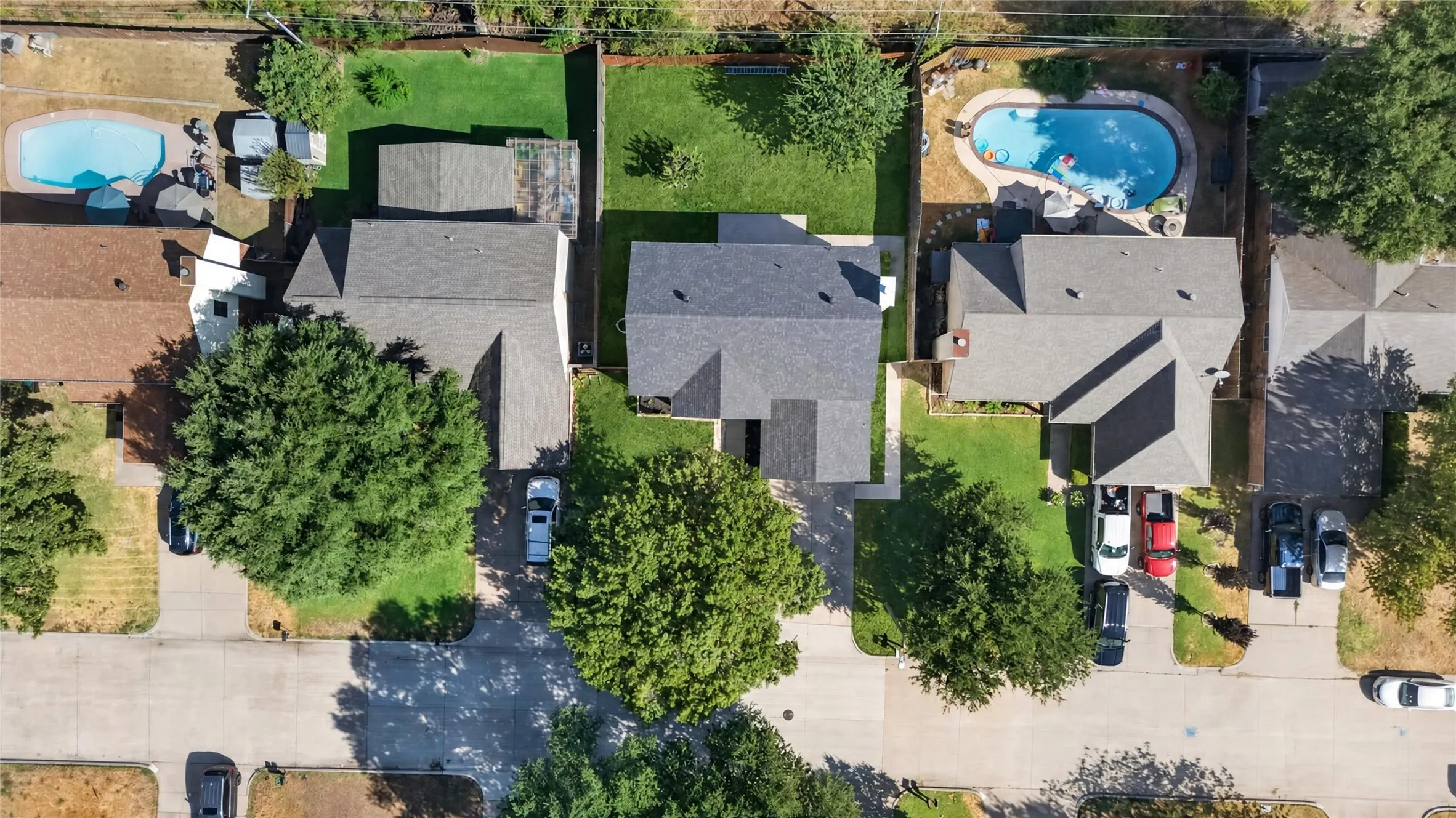 Single Family Residence For Sale in Tarrant County , 2630 Winslow Drive, Grand Prairie, Texas 75052, 4 Bedroom, 3 Bathroom, 2 Garage spaces, 2,332 Sqft, built in 1983, mls#21390050, Real Estate Agent in Grand Prairie, Homes For Sale in Tarrant county, Homes For Sale in Grand Prairie, Realtor in Grand Prairie Texas, Real Estate Brokerage Independent Realty Texas, Luminita Cordes Realtor