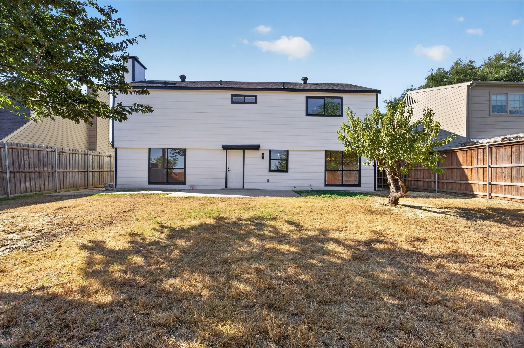Single Family Residence For Sale in Tarrant County , 2630 Winslow Drive, Grand Prairie, Texas 75052, 4 Bedroom, 3 Bathroom, 2 Garage spaces, 2,332 Sqft, built in 1983, mls#21390050, Real Estate Agent in Grand Prairie, Homes For Sale in Tarrant county, Homes For Sale in Grand Prairie, Realtor in Grand Prairie Texas, Real Estate Brokerage Independent Realty Texas, Luminita Cordes Realtor