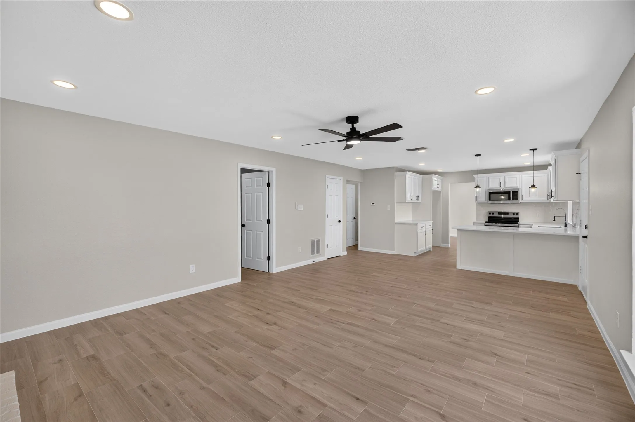 Single Family Residence For Sale in Tarrant County , 2630 Winslow Drive, Grand Prairie, Texas 75052, 4 Bedroom, 3 Bathroom, 2 Garage spaces, 2,332 Sqft, built in 1983, mls#21390050, Real Estate Agent in Grand Prairie, Homes For Sale in Tarrant county, Homes For Sale in Grand Prairie, Realtor in Grand Prairie Texas, Real Estate Brokerage Independent Realty Texas, Luminita Cordes Realtor