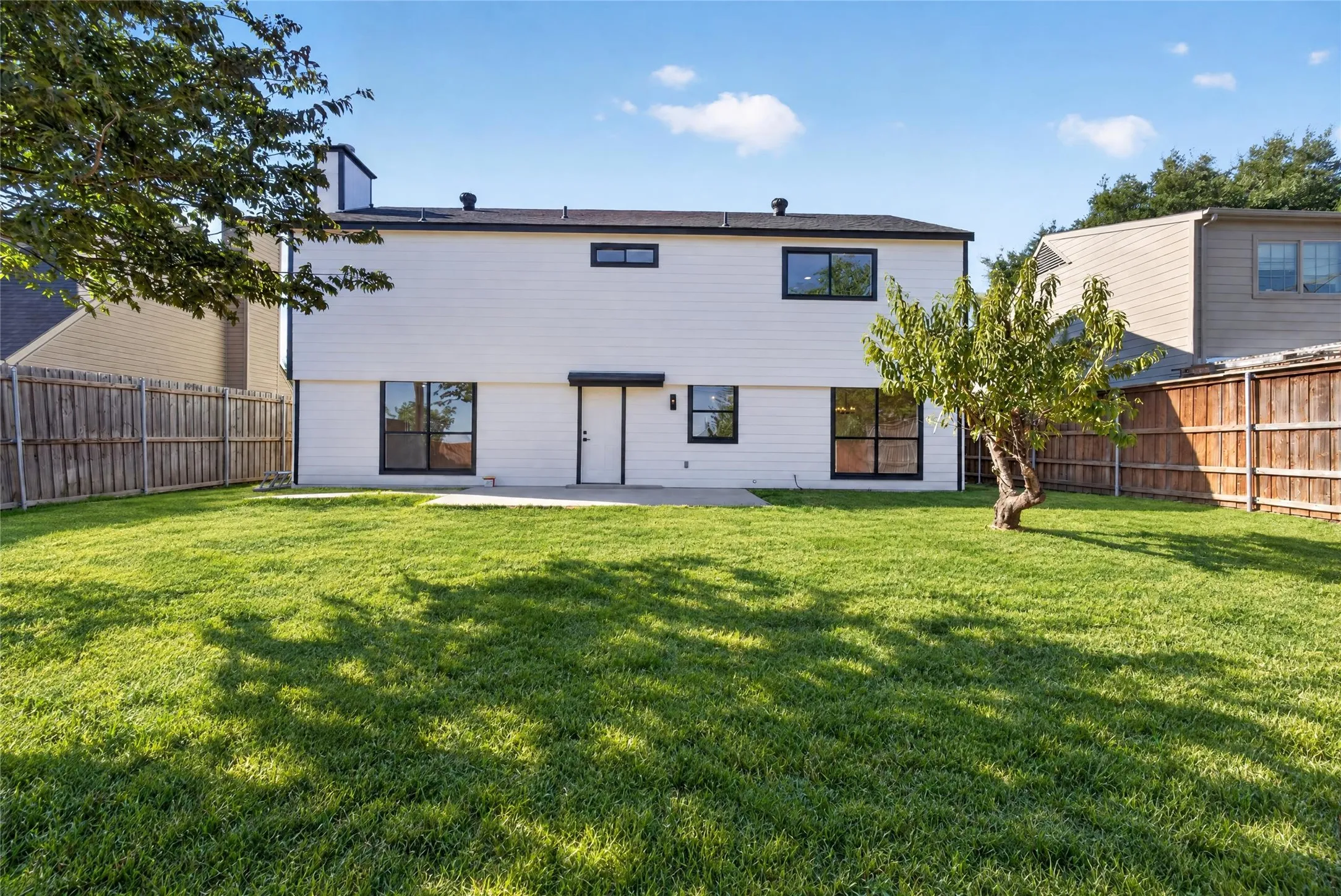 Single Family Residence For Sale in Tarrant County , 2630 Winslow Drive, Grand Prairie, Texas 75052, 4 Bedroom, 3 Bathroom, 2 Garage spaces, 2,332 Sqft, built in 1983, mls#21390050, Real Estate Agent in Grand Prairie, Homes For Sale in Tarrant county, Homes For Sale in Grand Prairie, Realtor in Grand Prairie Texas, Real Estate Brokerage Independent Realty Texas, Luminita Cordes Realtor