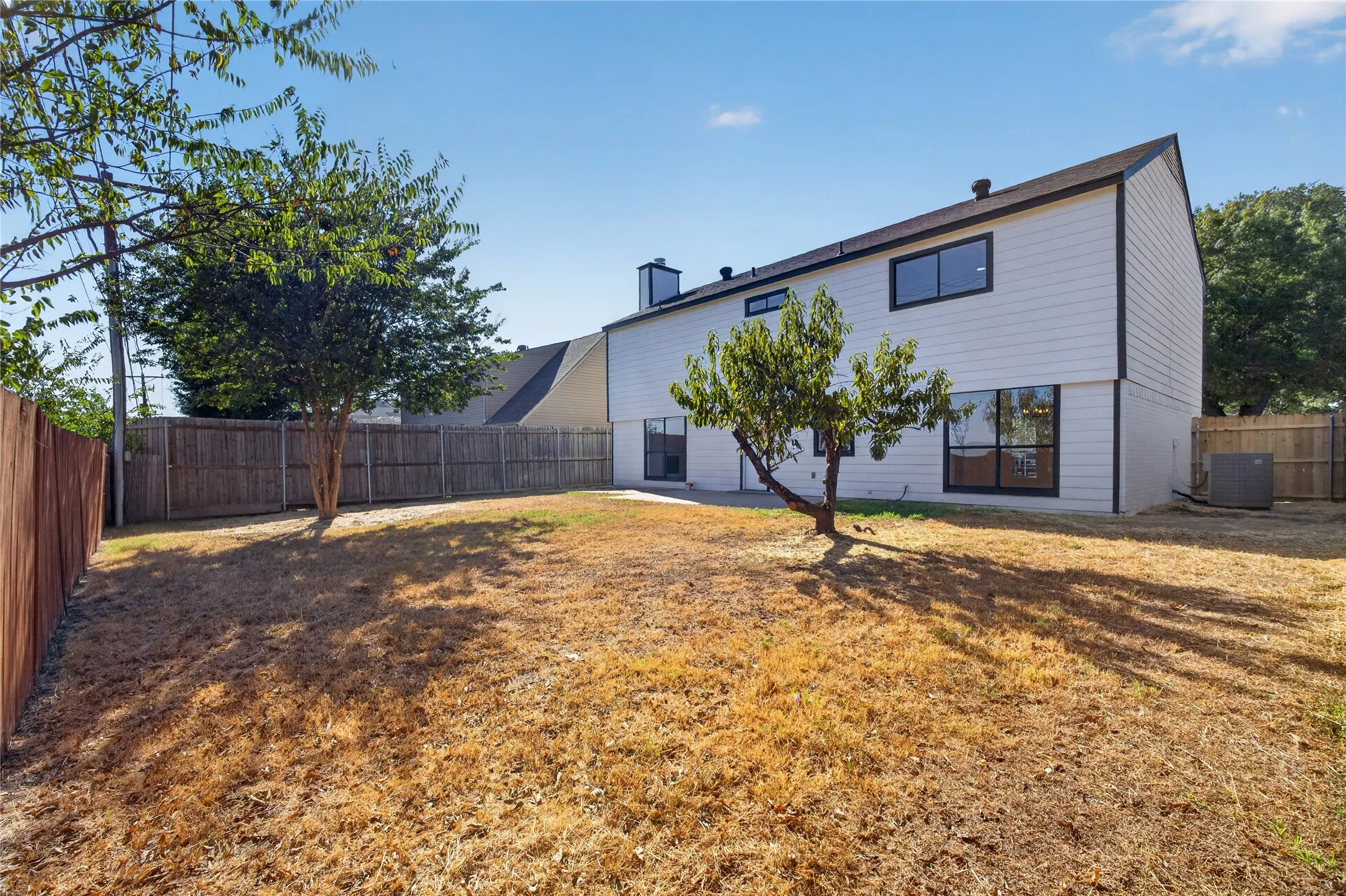 Single Family Residence For Sale in Tarrant County , 2630 Winslow Drive, Grand Prairie, Texas 75052, 4 Bedroom, 3 Bathroom, 2 Garage spaces, 2,332 Sqft, built in 1983, mls#21390050, Real Estate Agent in Grand Prairie, Homes For Sale in Tarrant county, Homes For Sale in Grand Prairie, Realtor in Grand Prairie Texas, Real Estate Brokerage Independent Realty Texas, Luminita Cordes Realtor