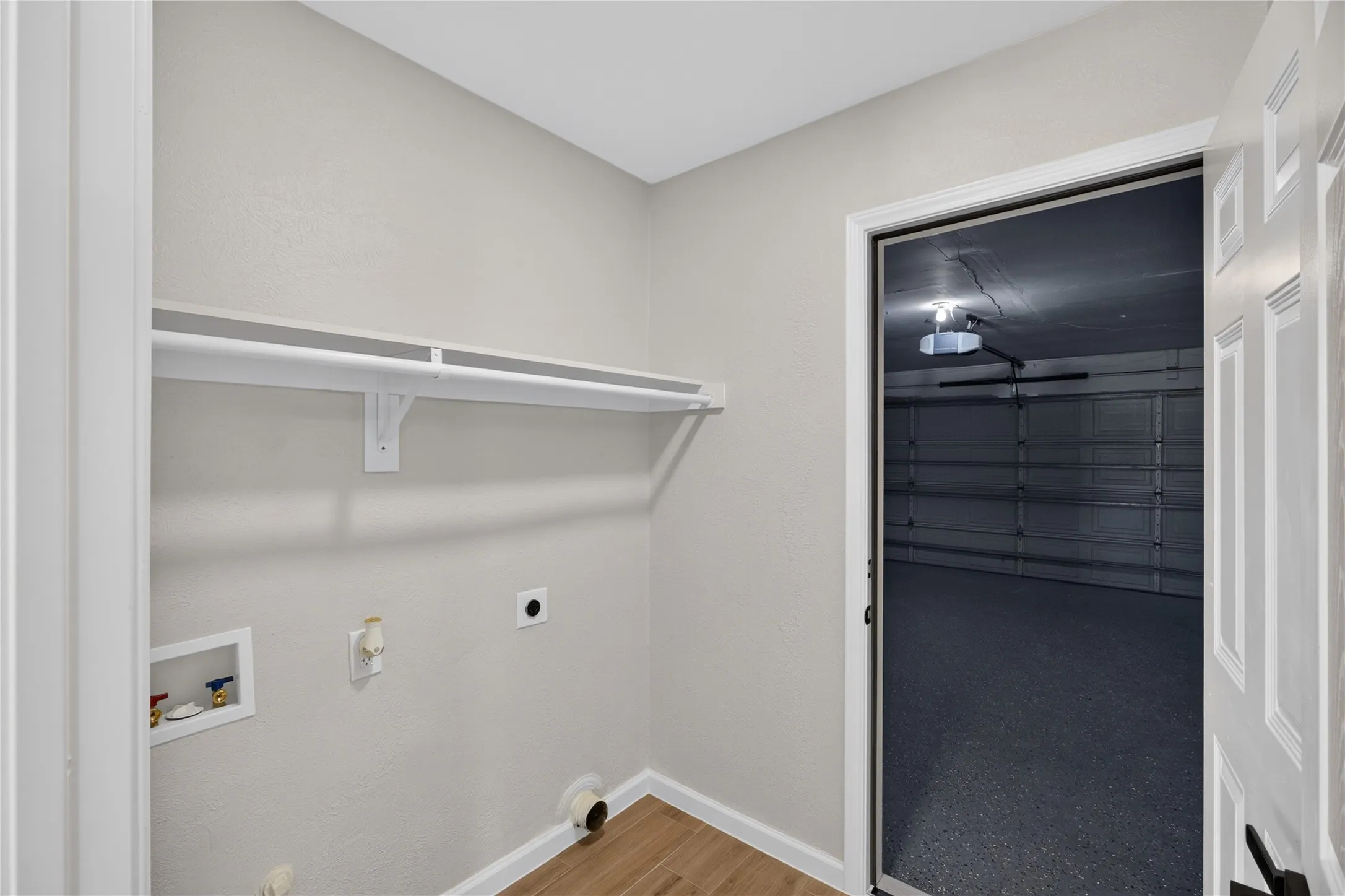 Single Family Residence For Sale in Tarrant County , 2630 Winslow Drive, Grand Prairie, Texas 75052, 4 Bedroom, 3 Bathroom, 2 Garage spaces, 2,332 Sqft, built in 1983, mls#21390050, Real Estate Agent in Grand Prairie, Homes For Sale in Tarrant county, Homes For Sale in Grand Prairie, Realtor in Grand Prairie Texas, Real Estate Brokerage Independent Realty Texas, Luminita Cordes Realtor