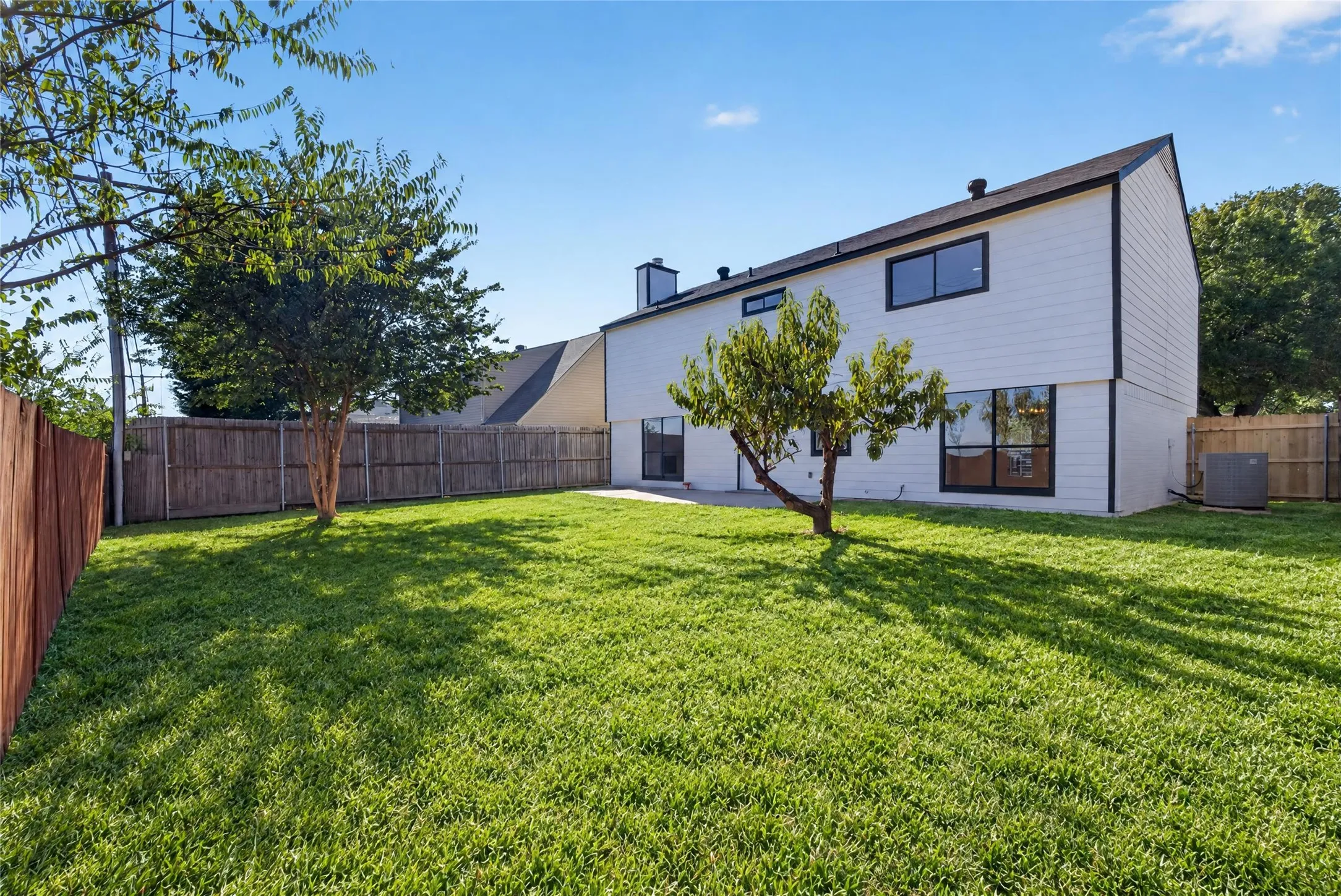 Single Family Residence For Sale in Tarrant County , 2630 Winslow Drive, Grand Prairie, Texas 75052, 4 Bedroom, 3 Bathroom, 2 Garage spaces, 2,332 Sqft, built in 1983, mls#21390050, Real Estate Agent in Grand Prairie, Homes For Sale in Tarrant county, Homes For Sale in Grand Prairie, Realtor in Grand Prairie Texas, Real Estate Brokerage Independent Realty Texas, Luminita Cordes Realtor