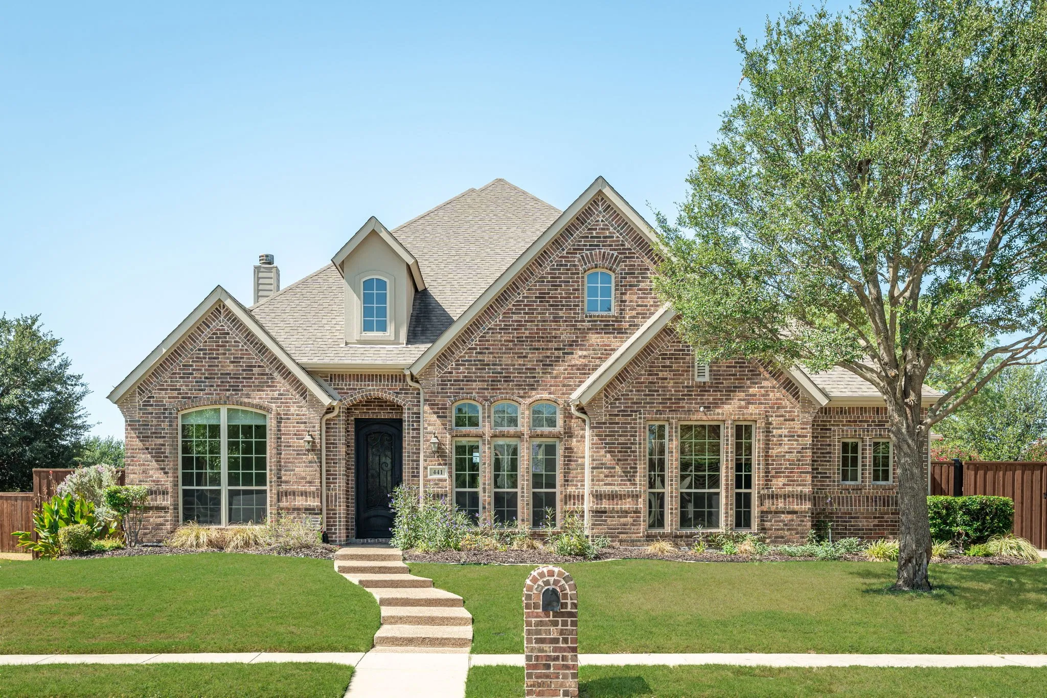 Single Family Residence For Sale in Collin County , 441 Wildwood Drive, Murphy, Texas 75094, 4 Bedroom, 3 Bathroom, 2 Garage spaces, 3,134 Sqft, built in 2010, mls#21388898, Real Estate Agent in Murphy, Homes For Sale in Collin county, Homes For Sale in Murphy, Realtor in Murphy Texas, Real Estate Brokerage Independent Realty Texas, Luminita Cordes Realtor