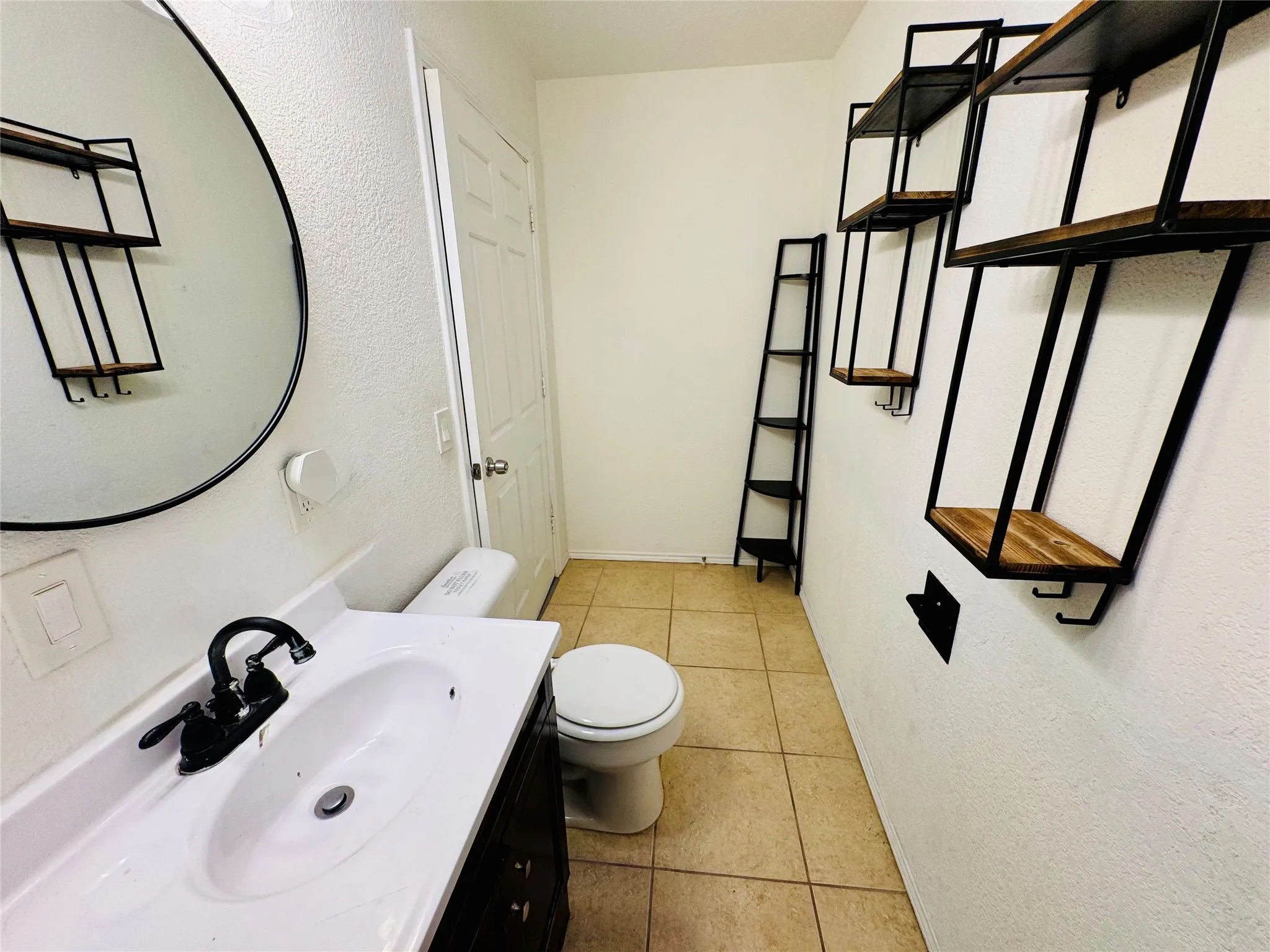 Single Family Residence For Sale in Hood County , 1712 Smokehouse Road, Granbury, Texas 76049, 3 Bedroom, 3 Bathroom, 1 Garage spaces, 1,608 Sqft, built in 1988, mls#21389656, Real Estate Agent in Granbury, Homes For Sale in Hood county, Homes For Sale in Granbury, Realtor in Granbury Texas, Real Estate Brokerage Independent Realty Texas, Luminita Cordes Realtor