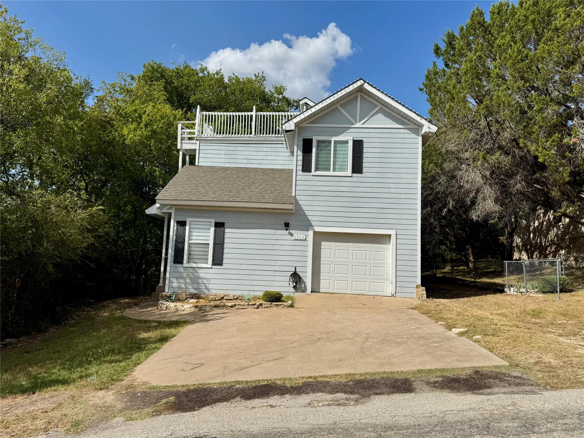 Single Family Residence For Sale in Hood County , 1712 Smokehouse Road, Granbury, Texas 76049, 3 Bedroom, 3 Bathroom, 1 Garage spaces, 1,608 Sqft, built in 1988, mls#21389656, Real Estate Agent in Granbury, Homes For Sale in Hood county, Homes For Sale in Granbury, Realtor in Granbury Texas, Real Estate Brokerage Independent Realty Texas, Luminita Cordes Realtor