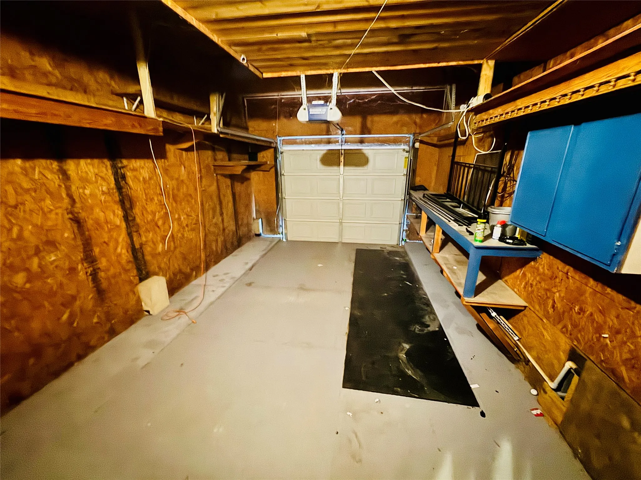 1 car garage with storage