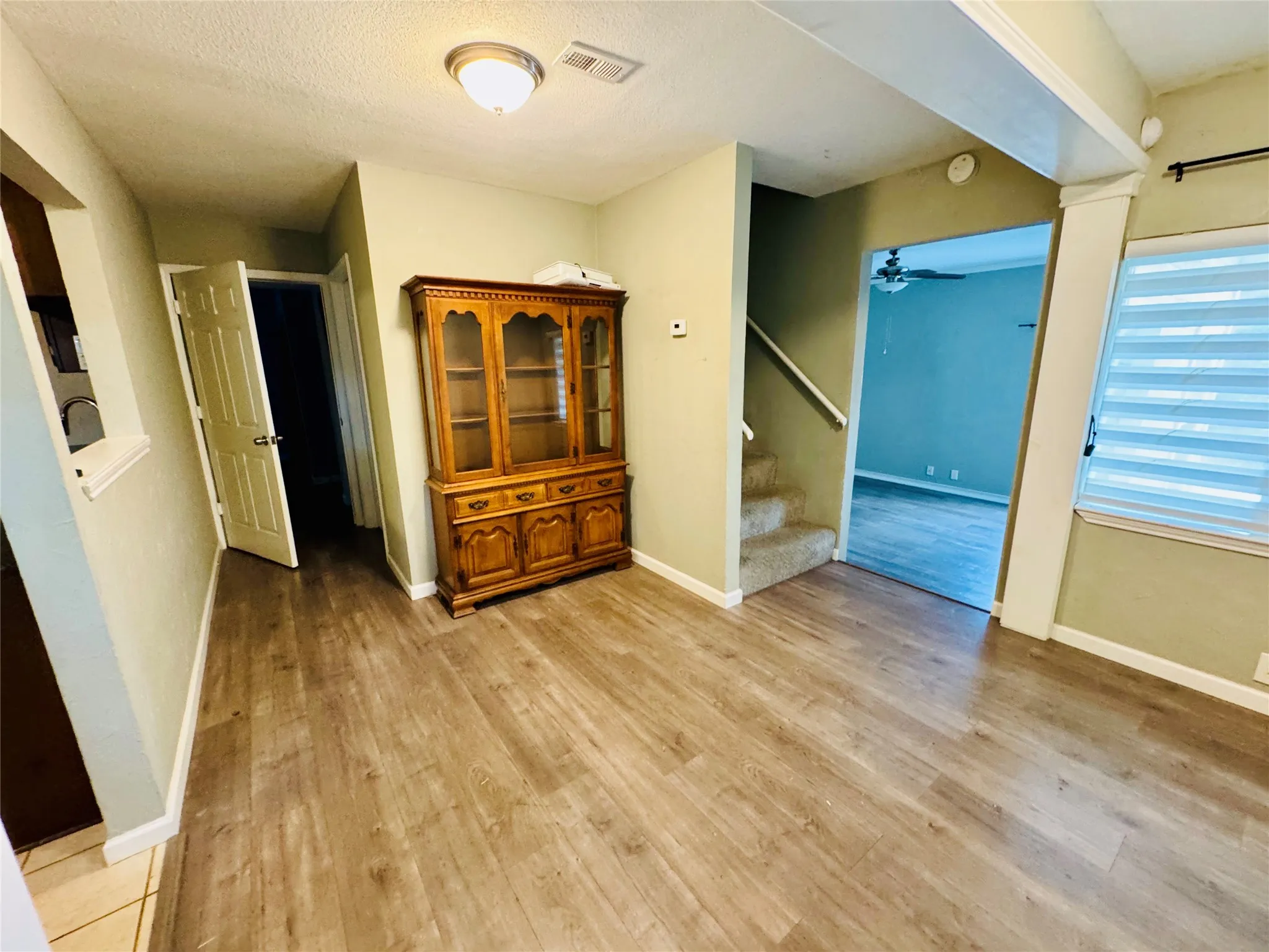 Single Family Residence For Sale in Hood County , 1712 Smokehouse Road, Granbury, Texas 76049, 3 Bedroom, 3 Bathroom, 1 Garage spaces, 1,608 Sqft, built in 1988, mls#21389656, Real Estate Agent in Granbury, Homes For Sale in Hood county, Homes For Sale in Granbury, Realtor in Granbury Texas, Real Estate Brokerage Independent Realty Texas, Luminita Cordes Realtor