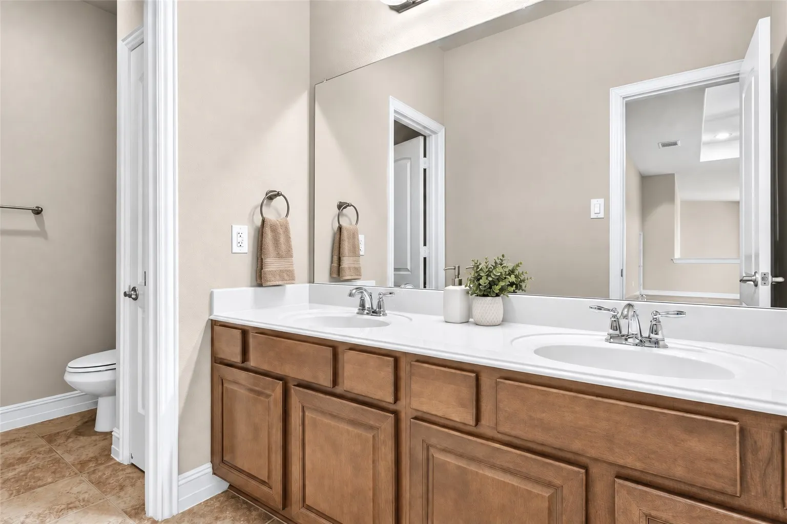Single Family Residence For Sale in Collin County , 601 Excalibur Drive, Mc Kinney, Texas 75071, 4 Bedroom, 4 Bathroom, 2 Garage spaces, 3,372 Sqft, built in 2011, mls#21389856, Real Estate Agent in Mc Kinney, Homes For Sale in Collin county, Homes For Sale in Mc Kinney, Realtor in Mc Kinney Texas, Real Estate Brokerage Independent Realty Texas, Luminita Cordes Realtor