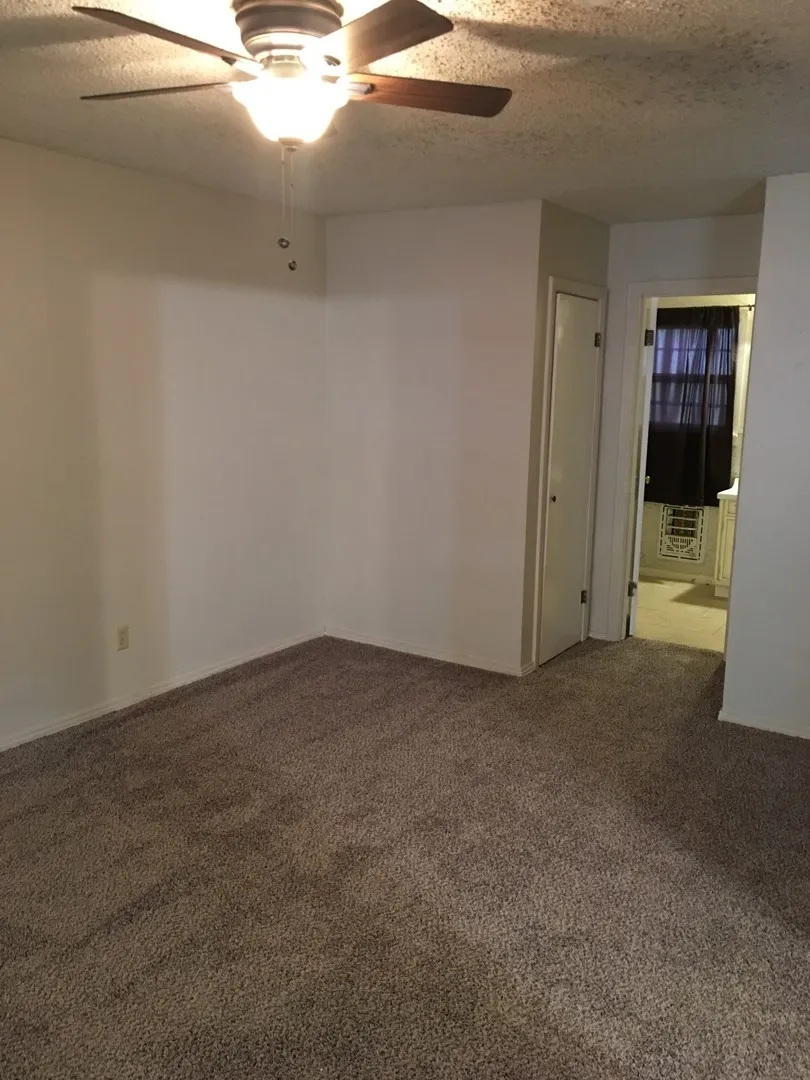 Single Family Residence For Rent in Taylor County , 1009 Locust Street, Abilene, Texas 79536, 3 Bedroom, 2 Bathroom, Garage spaces, 1,200 Sqft, built in 1949, mls#21390110, Real Estate Agent in Abilene, Homes For Rent in Taylor county, Homes For Rent in Abilene, Realtor in Abilene Texas, Real Estate Brokerage Independent Realty Texas, Luminita Cordes Realtor