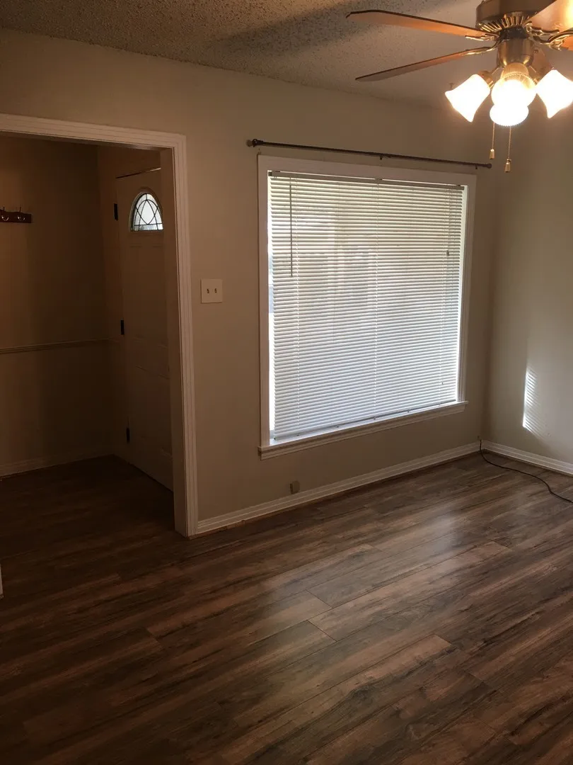 Single Family Residence For Rent in Taylor County , 1009 Locust Street, Abilene, Texas 79536, 3 Bedroom, 2 Bathroom, Garage spaces, 1,200 Sqft, built in 1949, mls#21390110, Real Estate Agent in Abilene, Homes For Rent in Taylor county, Homes For Rent in Abilene, Realtor in Abilene Texas, Real Estate Brokerage Independent Realty Texas, Luminita Cordes Realtor