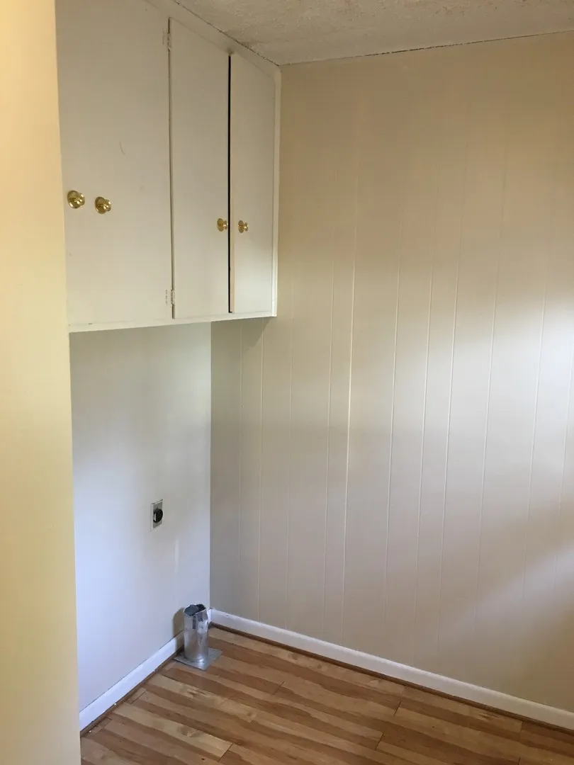 Single Family Residence For Rent in Taylor County , 1009 Locust Street, Abilene, Texas 79536, 3 Bedroom, 2 Bathroom, Garage spaces, 1,200 Sqft, built in 1949, mls#21390110, Real Estate Agent in Abilene, Homes For Rent in Taylor county, Homes For Rent in Abilene, Realtor in Abilene Texas, Real Estate Brokerage Independent Realty Texas, Luminita Cordes Realtor