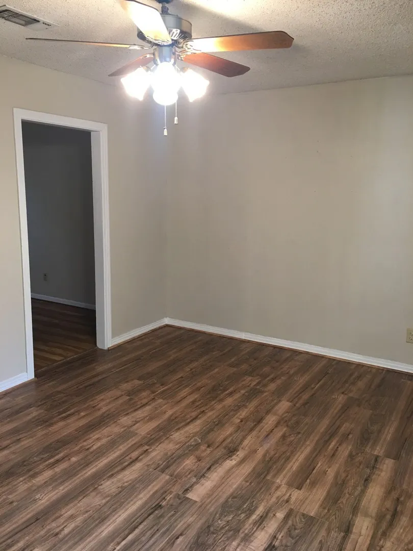 Single Family Residence For Rent in Taylor County , 1009 Locust Street, Abilene, Texas 79536, 3 Bedroom, 2 Bathroom, Garage spaces, 1,200 Sqft, built in 1949, mls#21390110, Real Estate Agent in Abilene, Homes For Rent in Taylor county, Homes For Rent in Abilene, Realtor in Abilene Texas, Real Estate Brokerage Independent Realty Texas, Luminita Cordes Realtor