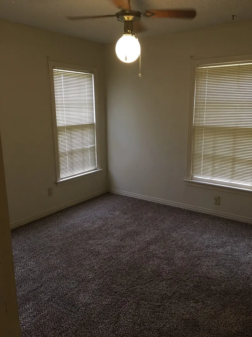 Single Family Residence For Rent in Taylor County , 1009 Locust Street, Abilene, Texas 79536, 3 Bedroom, 2 Bathroom, Garage spaces, 1,200 Sqft, built in 1949, mls#21390110, Real Estate Agent in Abilene, Homes For Rent in Taylor county, Homes For Rent in Abilene, Realtor in Abilene Texas, Real Estate Brokerage Independent Realty Texas, Luminita Cordes Realtor