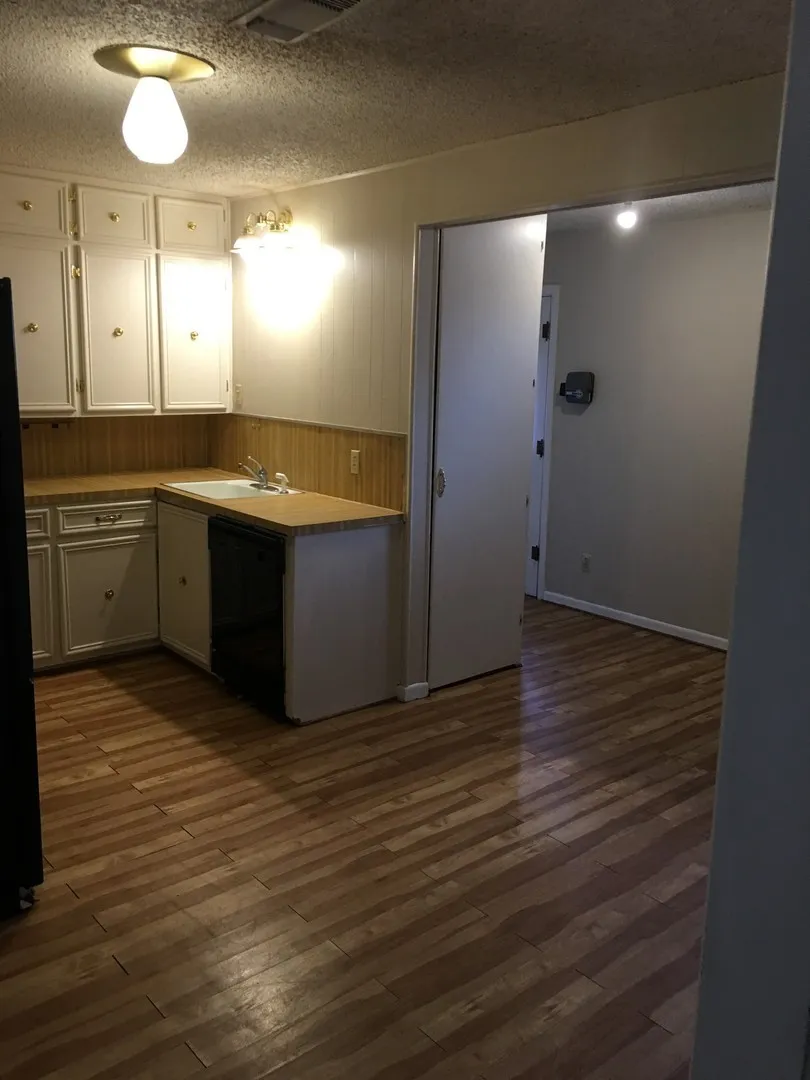 Single Family Residence For Rent in Taylor County , 1009 Locust Street, Abilene, Texas 79536, 3 Bedroom, 2 Bathroom, Garage spaces, 1,200 Sqft, built in 1949, mls#21390110, Real Estate Agent in Abilene, Homes For Rent in Taylor county, Homes For Rent in Abilene, Realtor in Abilene Texas, Real Estate Brokerage Independent Realty Texas, Luminita Cordes Realtor
