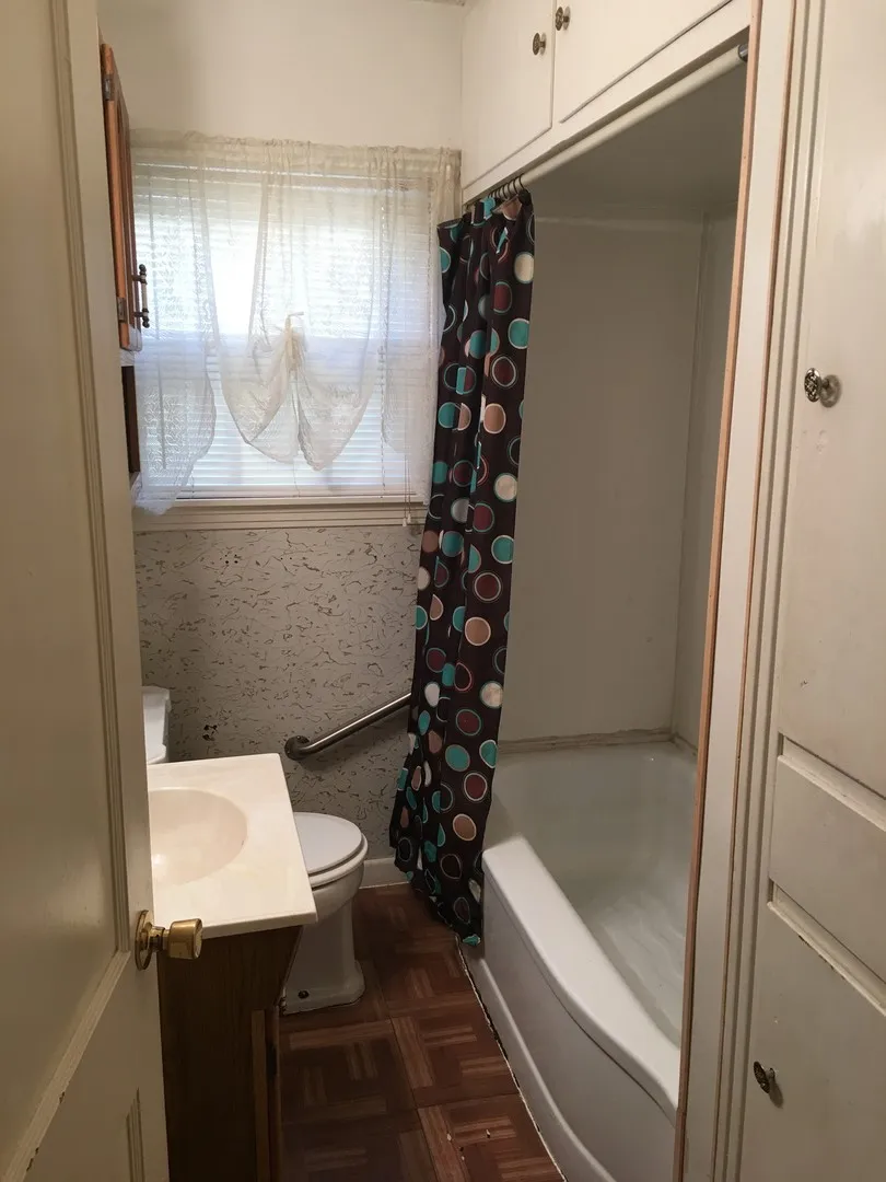 Single Family Residence For Rent in Taylor County , 1009 Locust Street, Abilene, Texas 79536, 3 Bedroom, 2 Bathroom, Garage spaces, 1,200 Sqft, built in 1949, mls#21390110, Real Estate Agent in Abilene, Homes For Rent in Taylor county, Homes For Rent in Abilene, Realtor in Abilene Texas, Real Estate Brokerage Independent Realty Texas, Luminita Cordes Realtor