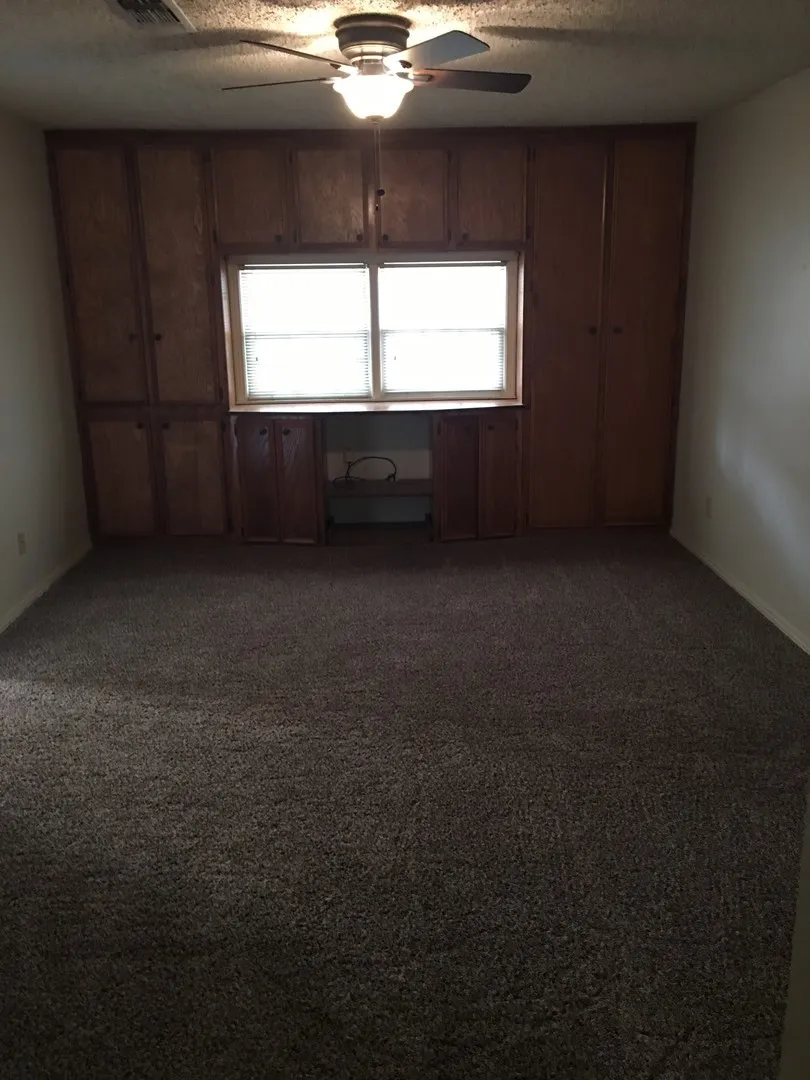 Single Family Residence For Rent in Taylor County , 1009 Locust Street, Abilene, Texas 79536, 3 Bedroom, 2 Bathroom, Garage spaces, 1,200 Sqft, built in 1949, mls#21390110, Real Estate Agent in Abilene, Homes For Rent in Taylor county, Homes For Rent in Abilene, Realtor in Abilene Texas, Real Estate Brokerage Independent Realty Texas, Luminita Cordes Realtor