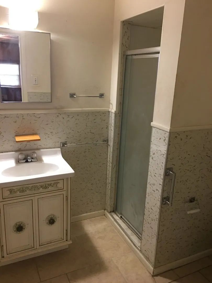 Single Family Residence For Rent in Taylor County , 1009 Locust Street, Abilene, Texas 79536, 3 Bedroom, 2 Bathroom, Garage spaces, 1,200 Sqft, built in 1949, mls#21390110, Real Estate Agent in Abilene, Homes For Rent in Taylor county, Homes For Rent in Abilene, Realtor in Abilene Texas, Real Estate Brokerage Independent Realty Texas, Luminita Cordes Realtor
