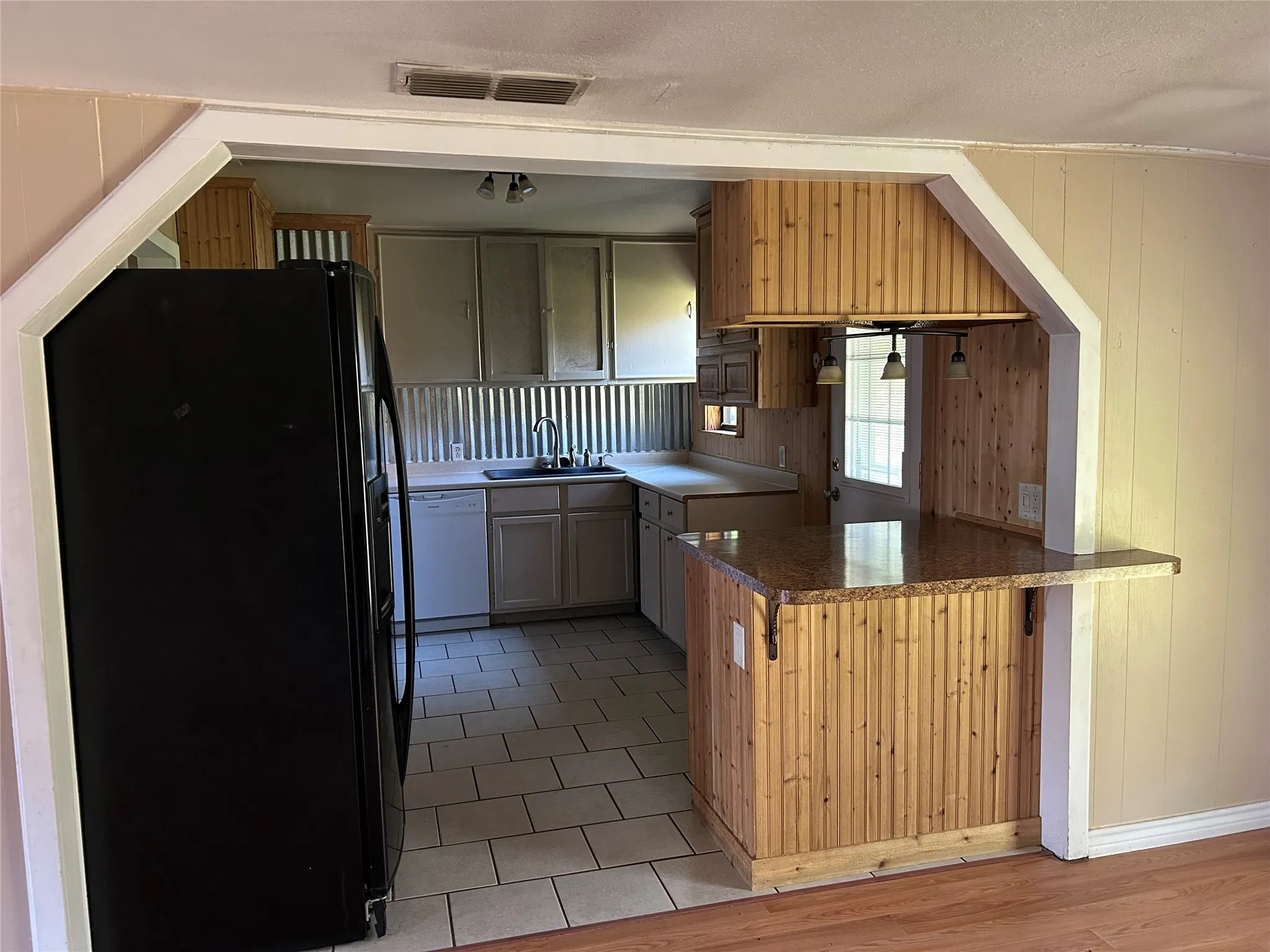 Single Family Residence For Rent in Taylor County , 2210 Vine Street, Abilene, Texas 79602, 3 Bedroom, 1 Bathroom, Garage spaces, 1,120 Sqft, built in 1950, mls#21390112, Real Estate Agent in Abilene, Homes For Rent in Taylor county, Homes For Rent in Abilene, Realtor in Abilene Texas, Real Estate Brokerage Independent Realty Texas, Luminita Cordes Realtor
