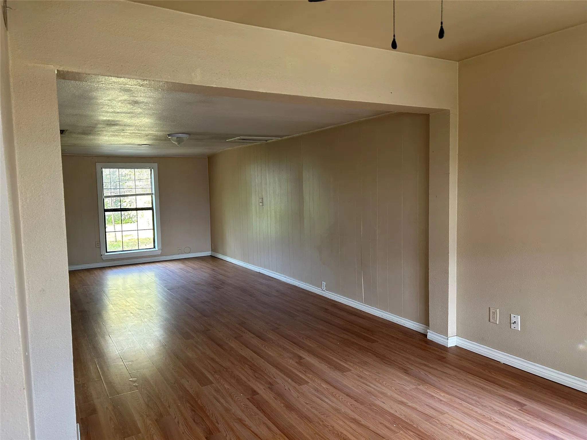 Single Family Residence For Rent in Taylor County , 2210 Vine Street, Abilene, Texas 79602, 3 Bedroom, 1 Bathroom, Garage spaces, 1,120 Sqft, built in 1950, mls#21390112, Real Estate Agent in Abilene, Homes For Rent in Taylor county, Homes For Rent in Abilene, Realtor in Abilene Texas, Real Estate Brokerage Independent Realty Texas, Luminita Cordes Realtor