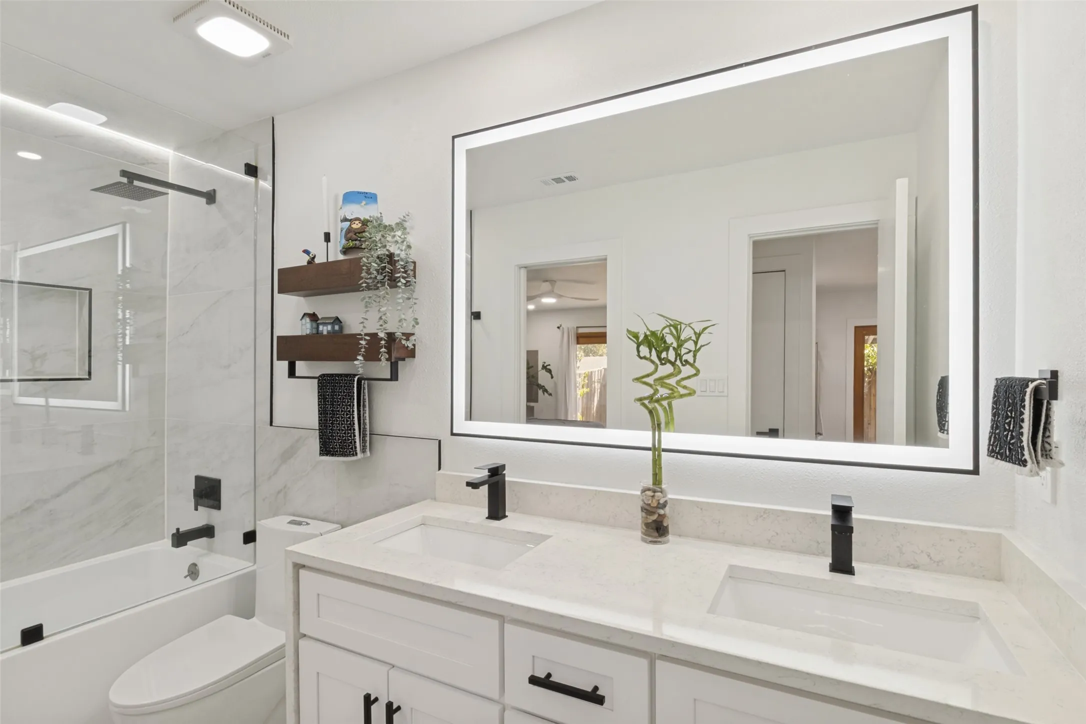 Dual vanity with integrated sinks and matte black fixtures