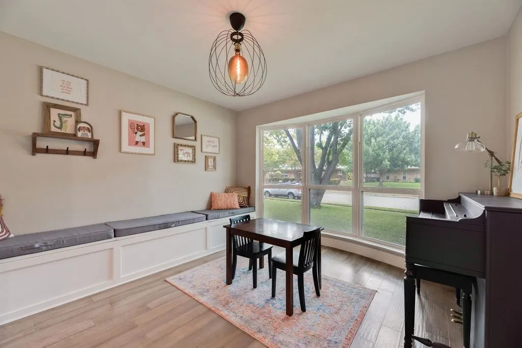Single Family Residence For Sale in Collin County , 3208 Robin Road, Plano, Texas 75075, 4 Bedroom, 3 Bathroom, 2 Garage spaces, 2,395 Sqft, built in 1975, mls#21389113, Real Estate Agent in Plano, Homes For Sale in Collin county, Homes For Sale in Plano, Realtor in Plano Texas, Real Estate Brokerage Independent Realty Texas, Luminita Cordes Realtor