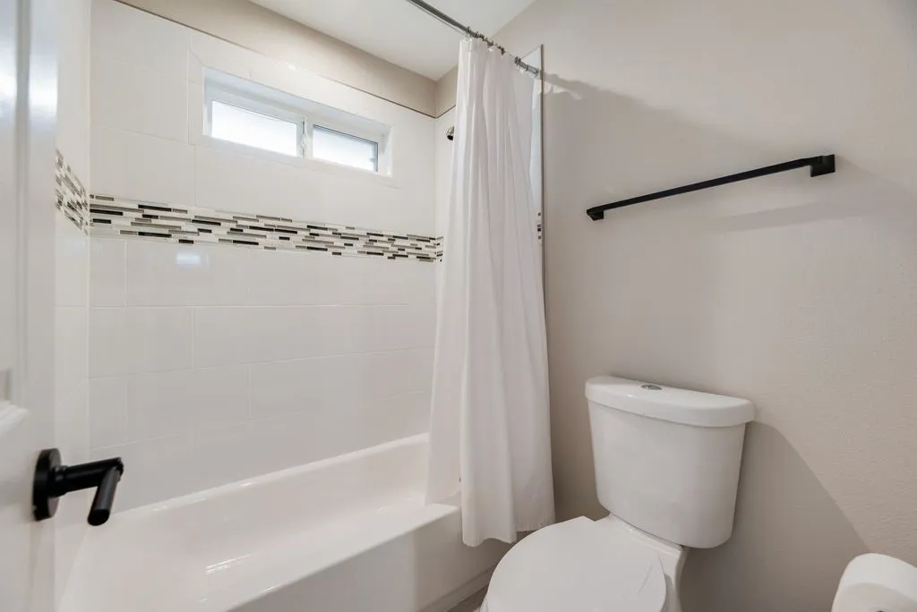 Single Family Residence For Sale in Collin County , 3208 Robin Road, Plano, Texas 75075, 4 Bedroom, 3 Bathroom, 2 Garage spaces, 2,395 Sqft, built in 1975, mls#21389113, Real Estate Agent in Plano, Homes For Sale in Collin county, Homes For Sale in Plano, Realtor in Plano Texas, Real Estate Brokerage Independent Realty Texas, Luminita Cordes Realtor