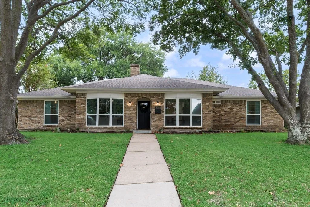 Single Family Residence For Sale in Collin County , 3208 Robin Road, Plano, Texas 75075, 4 Bedroom, 3 Bathroom, 2 Garage spaces, 2,395 Sqft, built in 1975, mls#21389113, Real Estate Agent in Plano, Homes For Sale in Collin county, Homes For Sale in Plano, Realtor in Plano Texas, Real Estate Brokerage Independent Realty Texas, Luminita Cordes Realtor