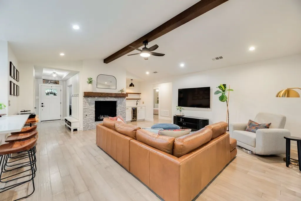 Single Family Residence For Sale in Collin County , 3208 Robin Road, Plano, Texas 75075, 4 Bedroom, 3 Bathroom, 2 Garage spaces, 2,395 Sqft, built in 1975, mls#21389113, Real Estate Agent in Plano, Homes For Sale in Collin county, Homes For Sale in Plano, Realtor in Plano Texas, Real Estate Brokerage Independent Realty Texas, Luminita Cordes Realtor