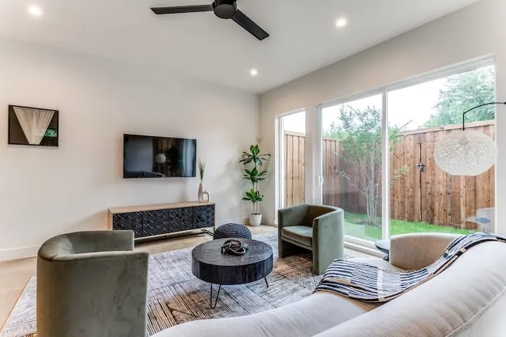 Duplex For Sale in Dallas County , 911-913 Muncie Avenue, Dallas, Texas 75212, 6 Bedroom, 6 Bathroom, 2 Garage spaces, 0 Sqft, built in 2023, mls#21390122, Real Estate Agent in Dallas, Homes For Sale in Dallas county, Homes For Sale in Dallas, Realtor in Dallas Texas, Real Estate Brokerage Independent Realty Texas, Luminita Cordes Realtor