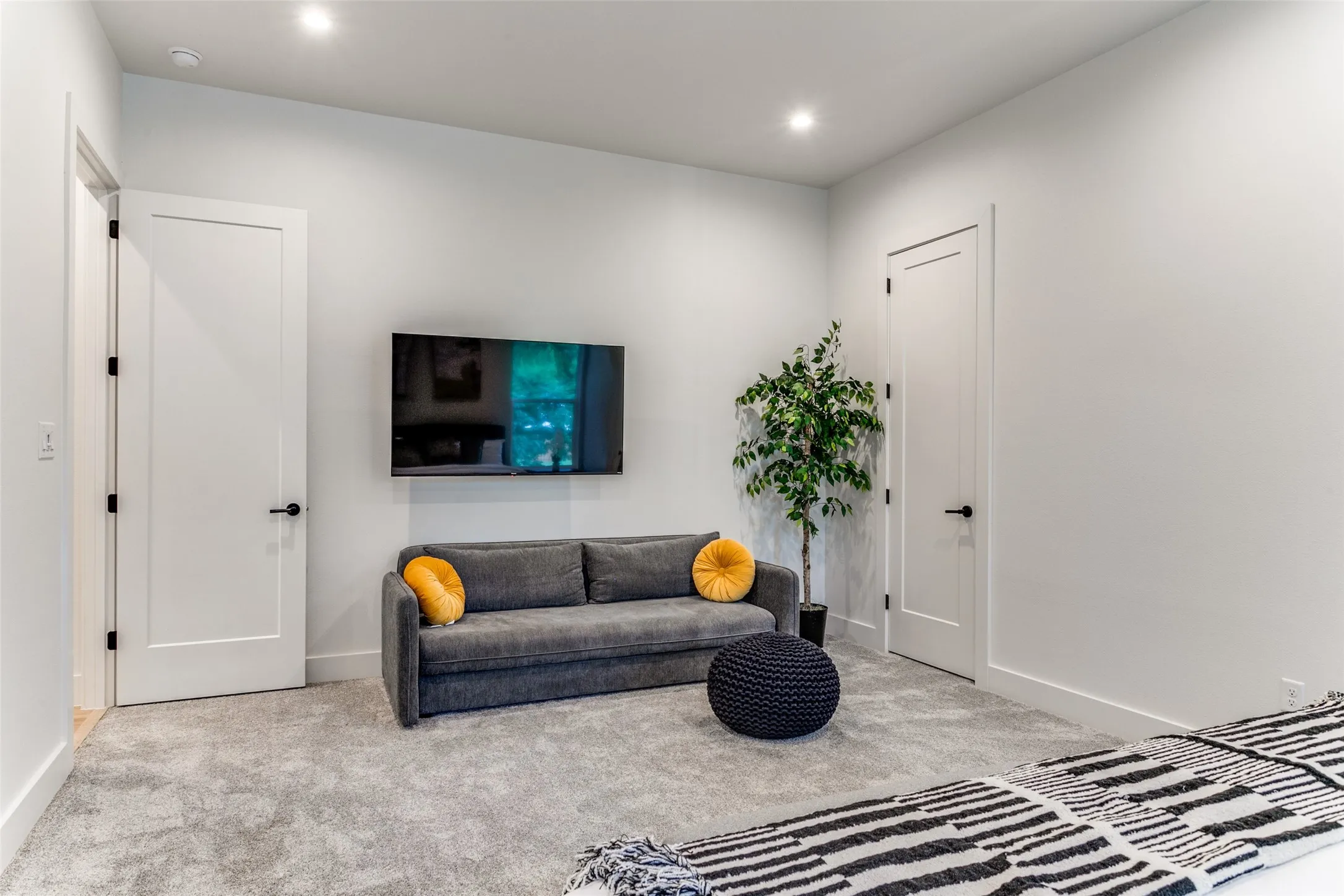 Duplex For Sale in Dallas County , 911-913 Muncie Avenue, Dallas, Texas 75212, 6 Bedroom, 6 Bathroom, 2 Garage spaces, 0 Sqft, built in 2023, mls#21390122, Real Estate Agent in Dallas, Homes For Sale in Dallas county, Homes For Sale in Dallas, Realtor in Dallas Texas, Real Estate Brokerage Independent Realty Texas, Luminita Cordes Realtor