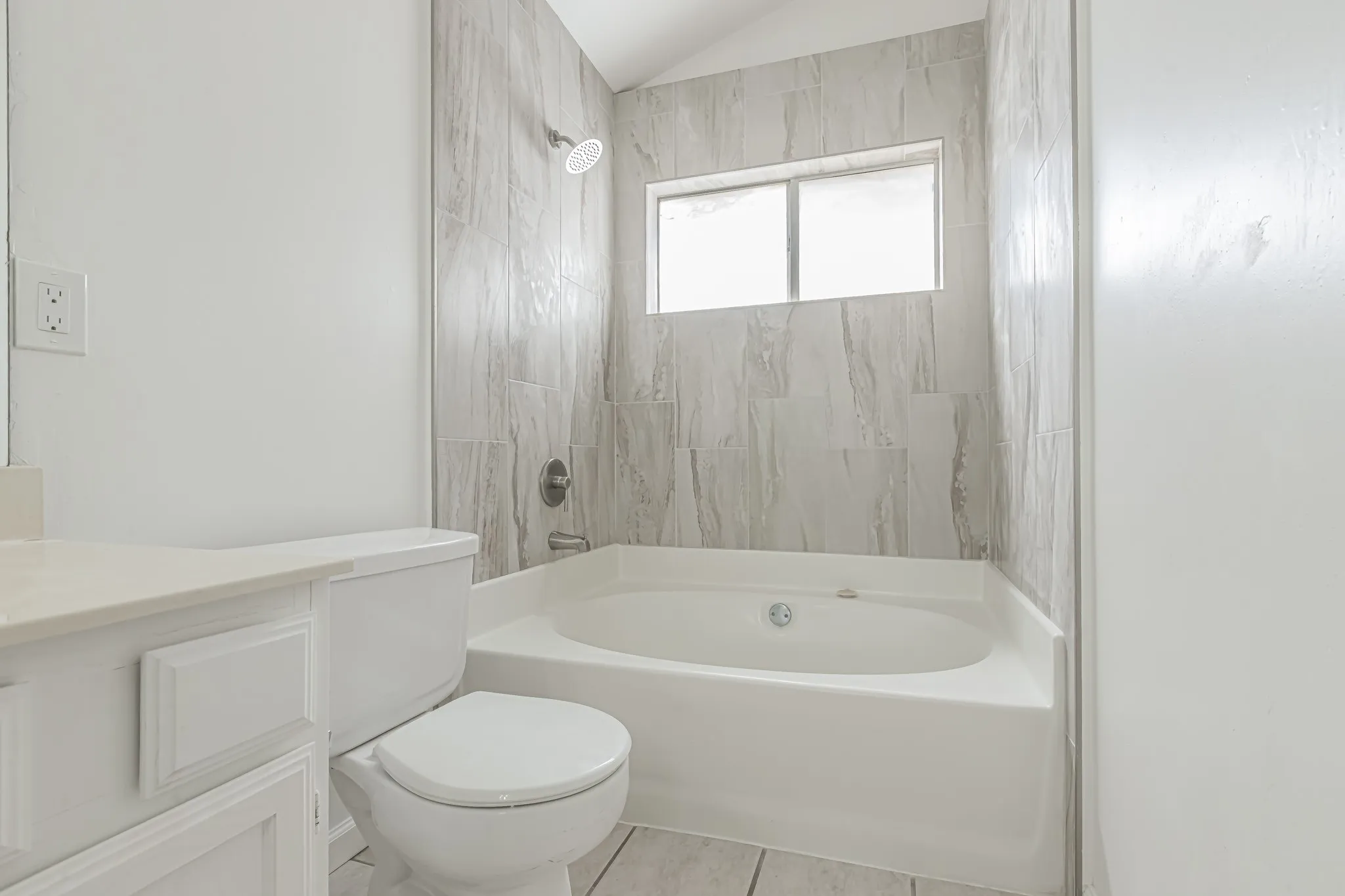 Single Family Residence For Sale in Tarrant County , 5522 Yaupon Drive, Arlington, Texas 76018, 3 Bedroom, 2 Bathroom, 2 Garage spaces, 1,325 Sqft, built in 1984, mls#21389150, Real Estate Agent in Arlington, Homes For Sale in Tarrant county, Homes For Sale in Arlington, Realtor in Arlington Texas, Real Estate Brokerage Independent Realty Texas, Luminita Cordes Realtor