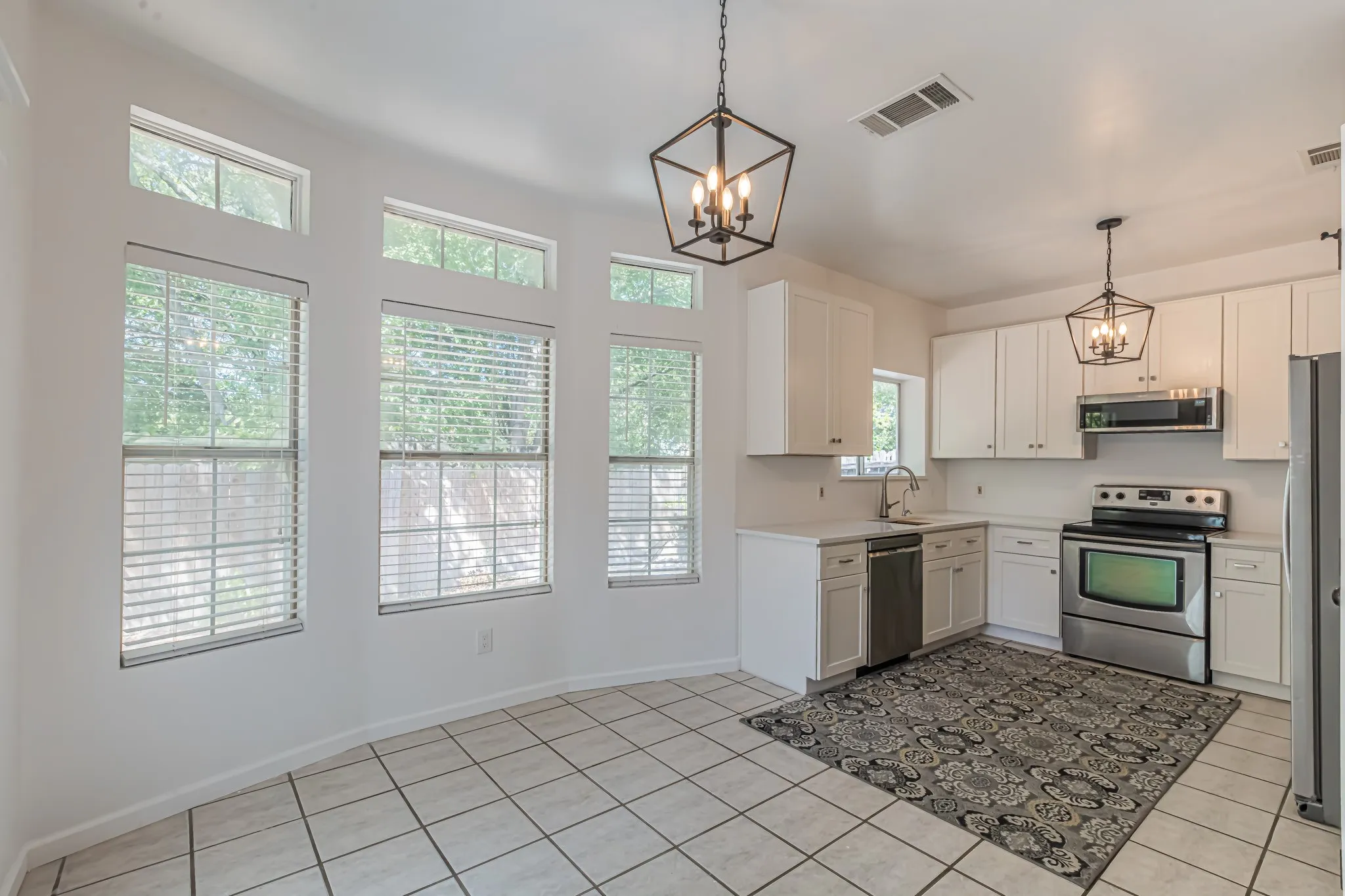 Single Family Residence For Sale in Tarrant County , 5522 Yaupon Drive, Arlington, Texas 76018, 3 Bedroom, 2 Bathroom, 2 Garage spaces, 1,325 Sqft, built in 1984, mls#21389150, Real Estate Agent in Arlington, Homes For Sale in Tarrant county, Homes For Sale in Arlington, Realtor in Arlington Texas, Real Estate Brokerage Independent Realty Texas, Luminita Cordes Realtor