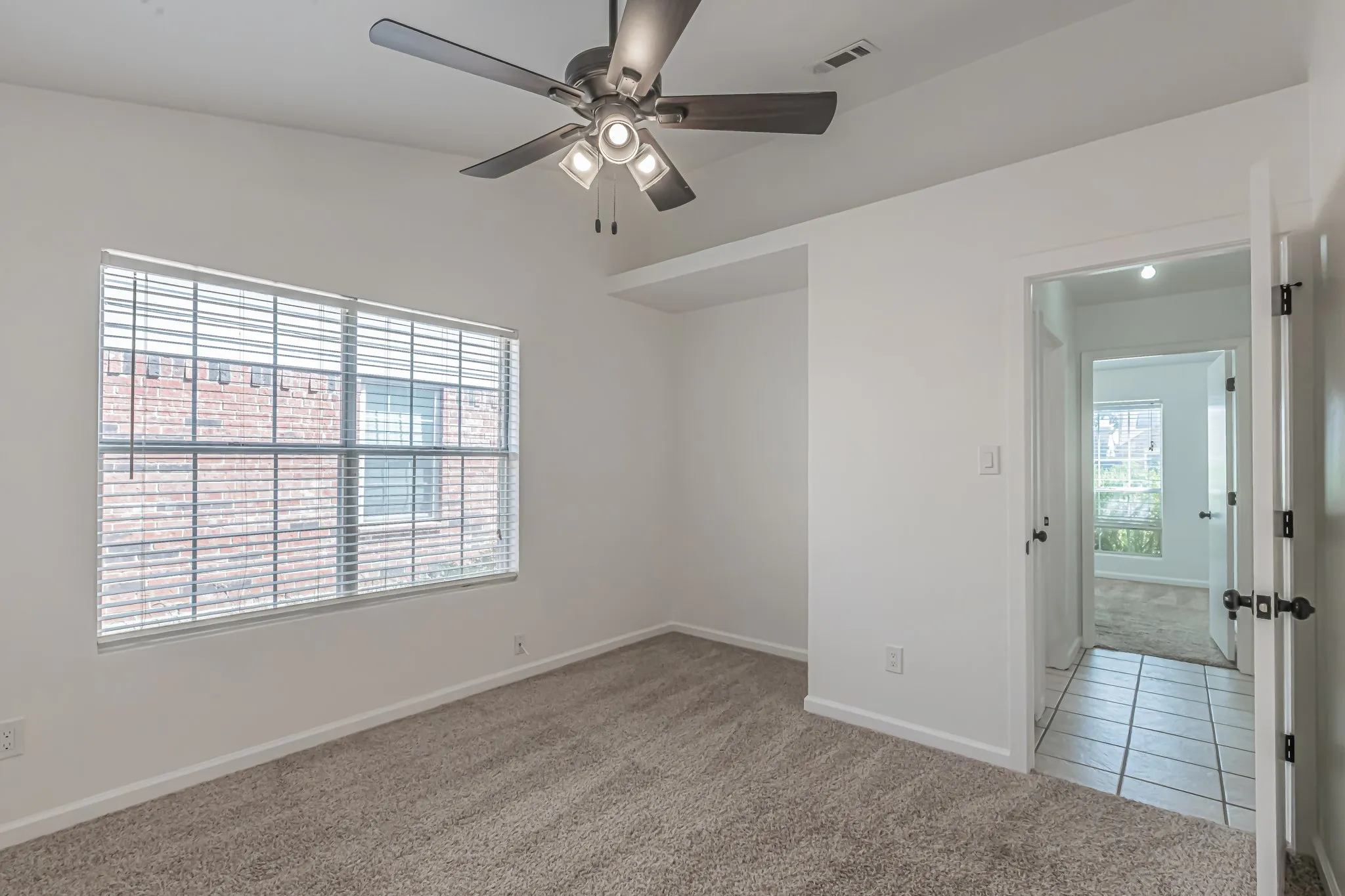 Single Family Residence For Sale in Tarrant County , 5522 Yaupon Drive, Arlington, Texas 76018, 3 Bedroom, 2 Bathroom, 2 Garage spaces, 1,325 Sqft, built in 1984, mls#21389150, Real Estate Agent in Arlington, Homes For Sale in Tarrant county, Homes For Sale in Arlington, Realtor in Arlington Texas, Real Estate Brokerage Independent Realty Texas, Luminita Cordes Realtor